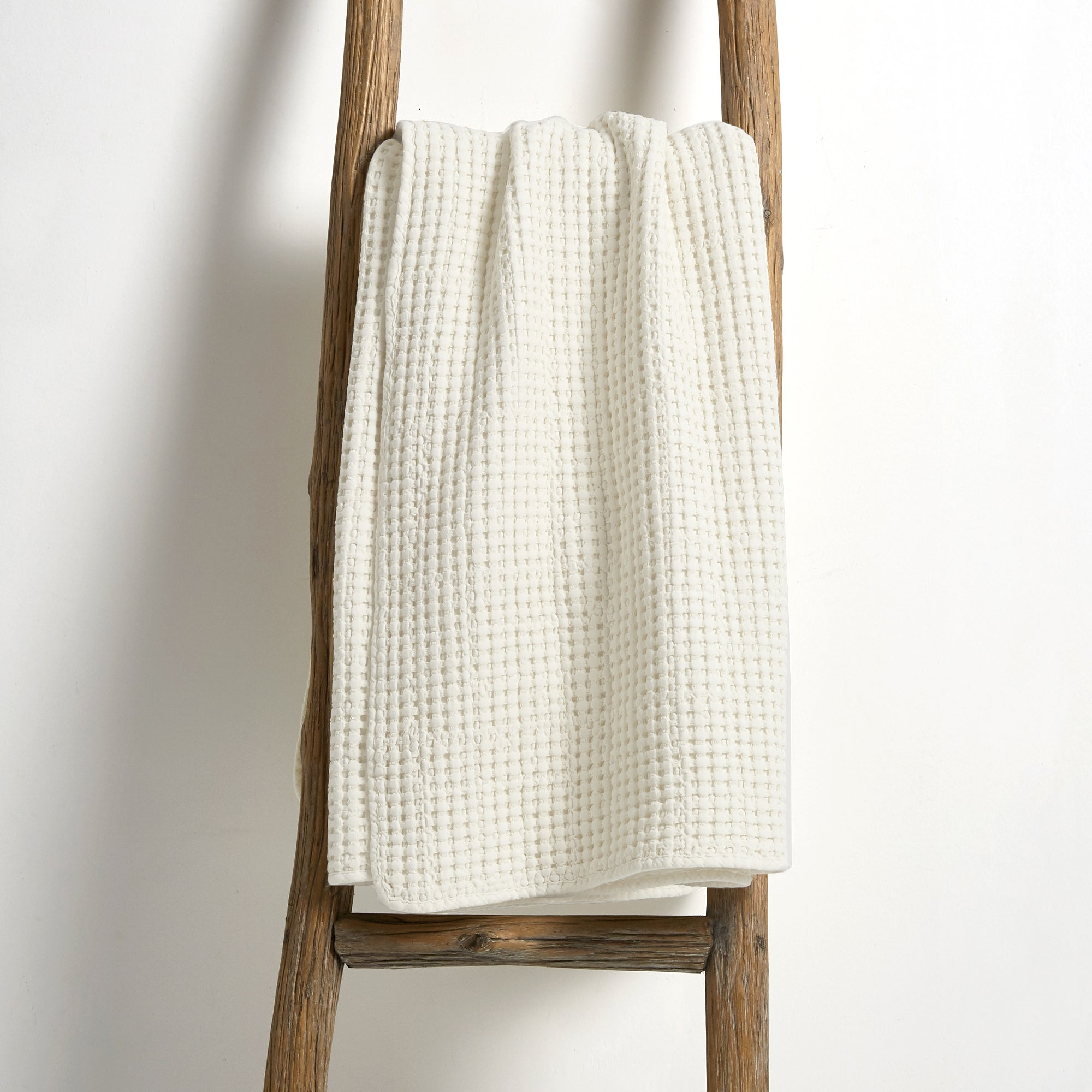 Soft Mills Waffle Quilted Throw Blanket - Cozy & Warm Bedding for Couch, Sofa, and Bed - Perfect for Winter Nights, Movie Time & Home Decor