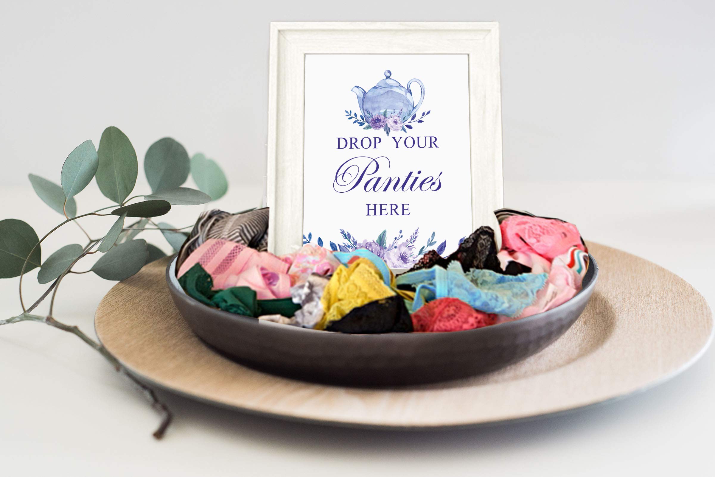 White 'Drop Your Panties' Bachelorette Party Game - Floral Bridal Shower Panty Guessing Activity with 1 Sign & 30 Size Cards - Perfect for Tea Parties, Wedding Showers & Girls' Night Fun