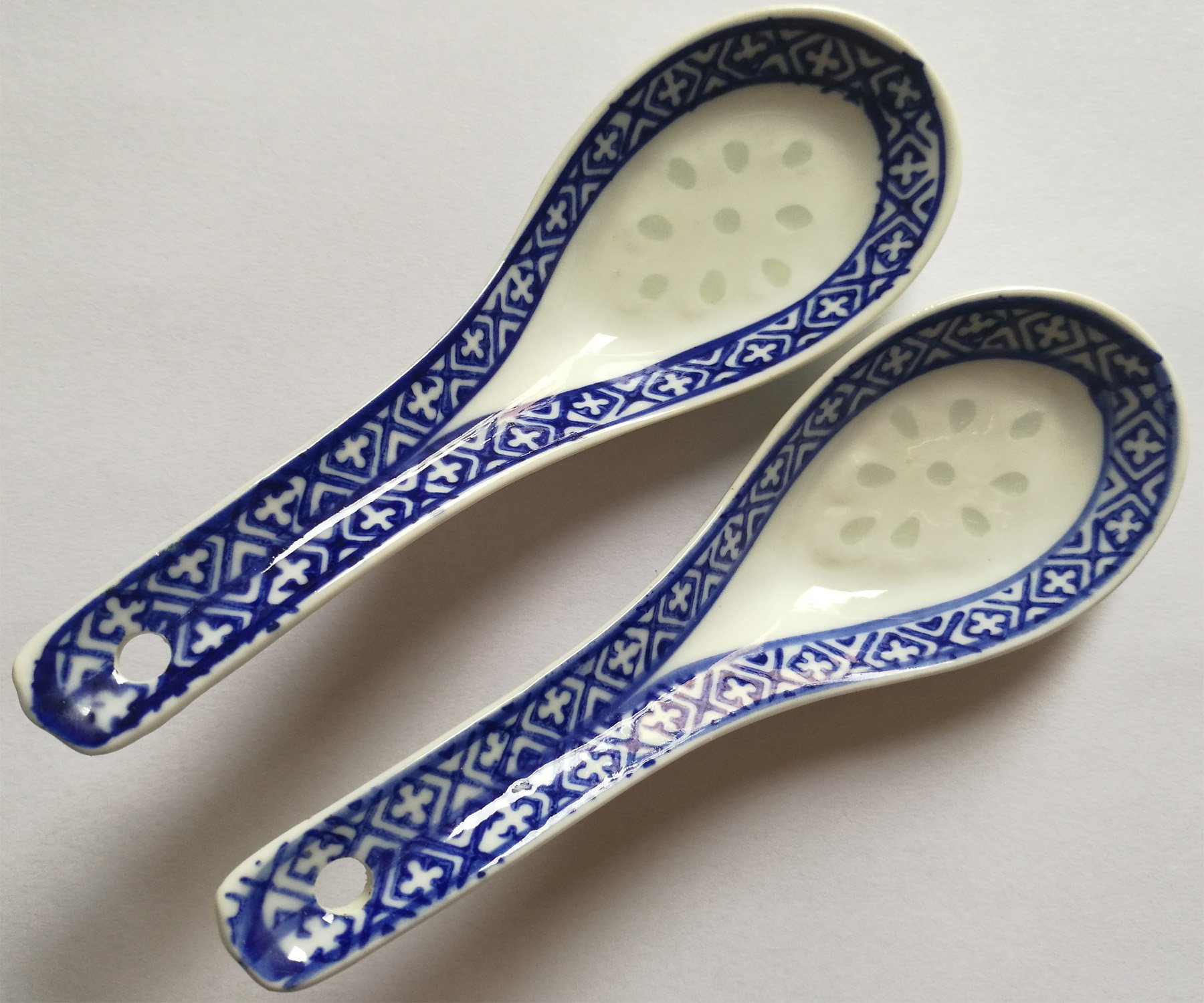 2Pcs Chinese Blue and White Porcelain Soup Spoons - Handcrafted Ceramic Asian Soup Spoon Set for Ramen, Pho, Noodles & Hot Dishes - Elegant Dining & Home Decor
