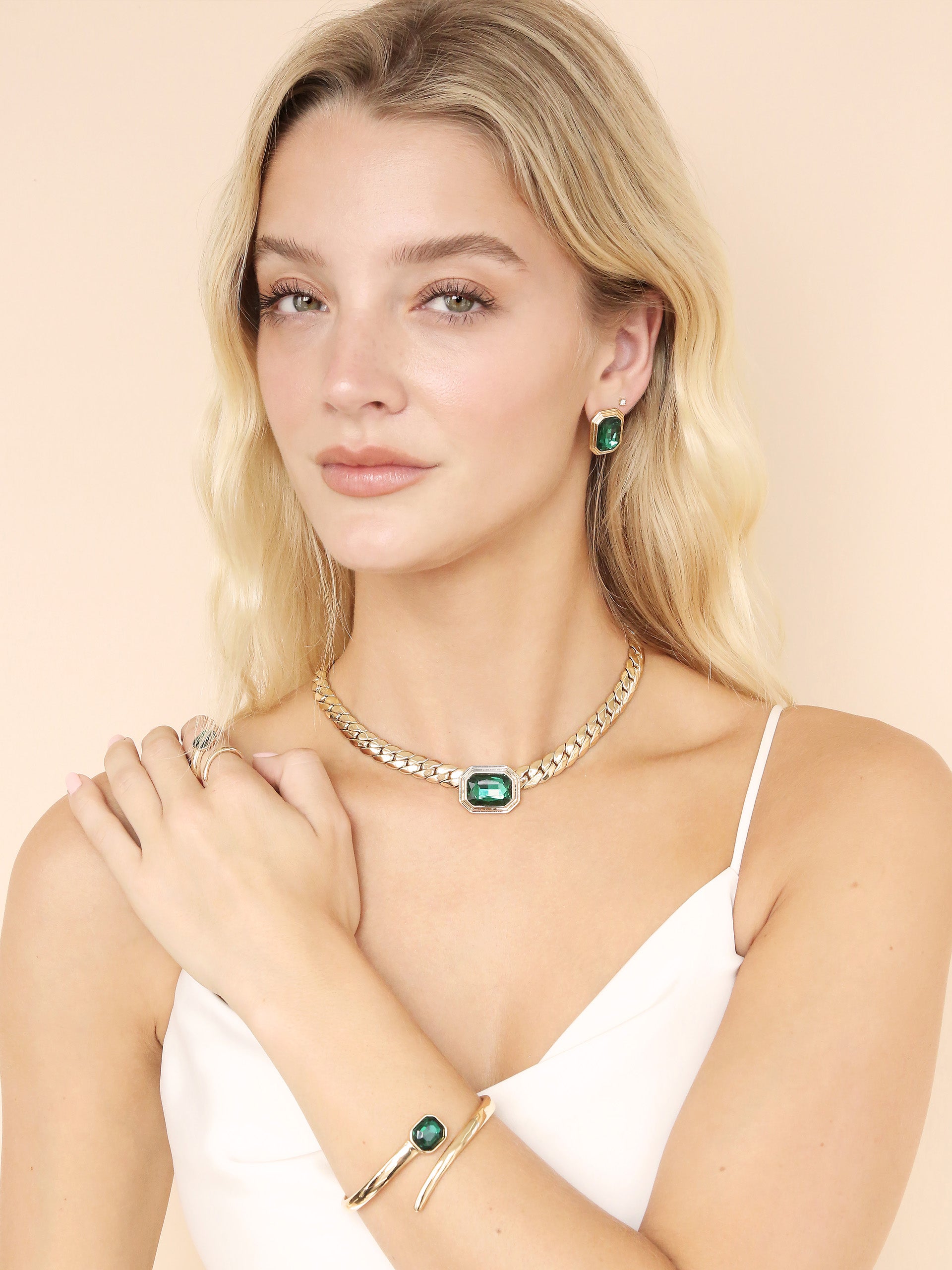 Exquisite Emerald Green Deco Style Earrings for Women – Elegant Vintage Jewelry Gift for Parties, Weddings & Special Occasions