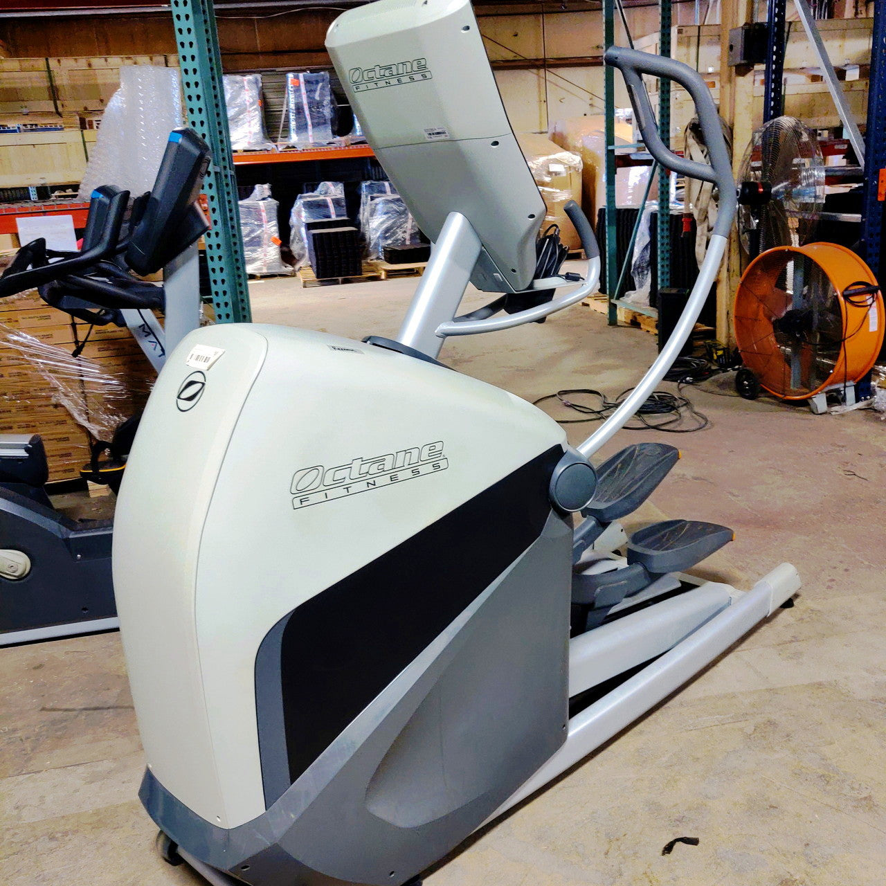 Octane Fitness XT4700 Elliptical Machine with Smart Console - Low-Impact Cardio Workout for Home Gym & Commercial Use