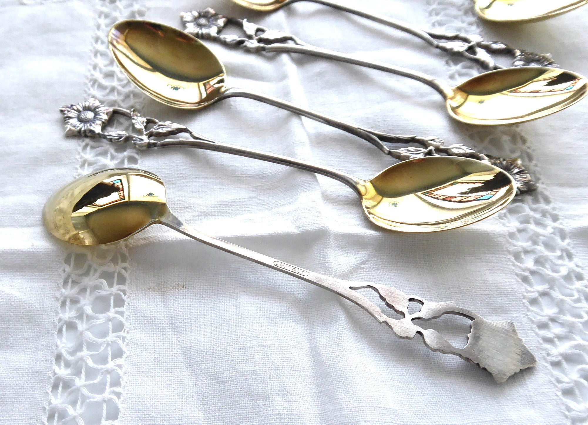 Vintage 1950s Gold-Washed Teaspoon and Coffee Spoon Set - Floral Filigree Design, Boxed Set of 6 - Perfect for Afternoon Tea, Coffee Service, and Elegant Table Settings