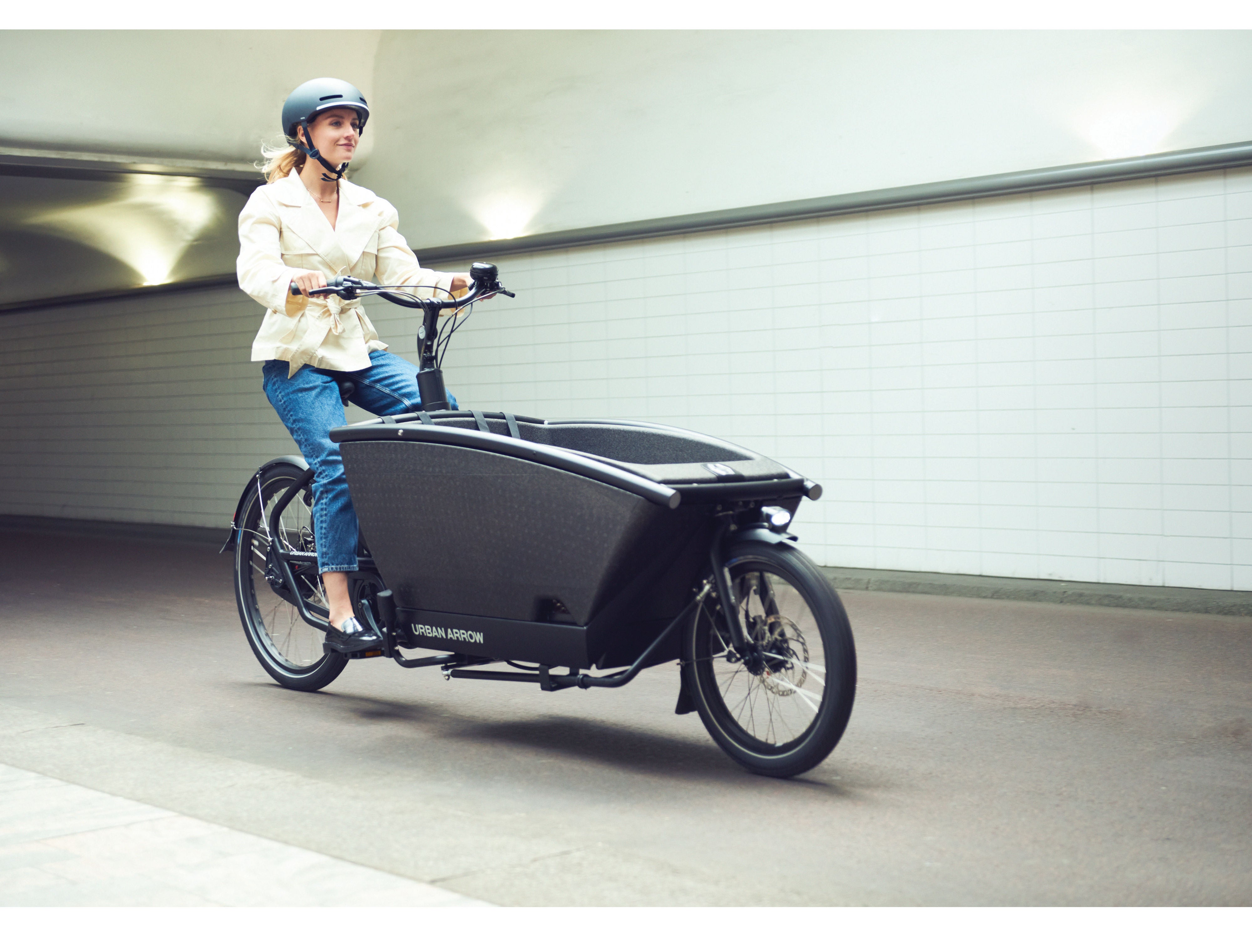 Urban Arrow Family Cargo Bike - Premium Electric Cargo Bicycle for Urban Commuting & Family Transport - Perfect for School Runs, Grocery Shopping & Eco-Friendly City Travel