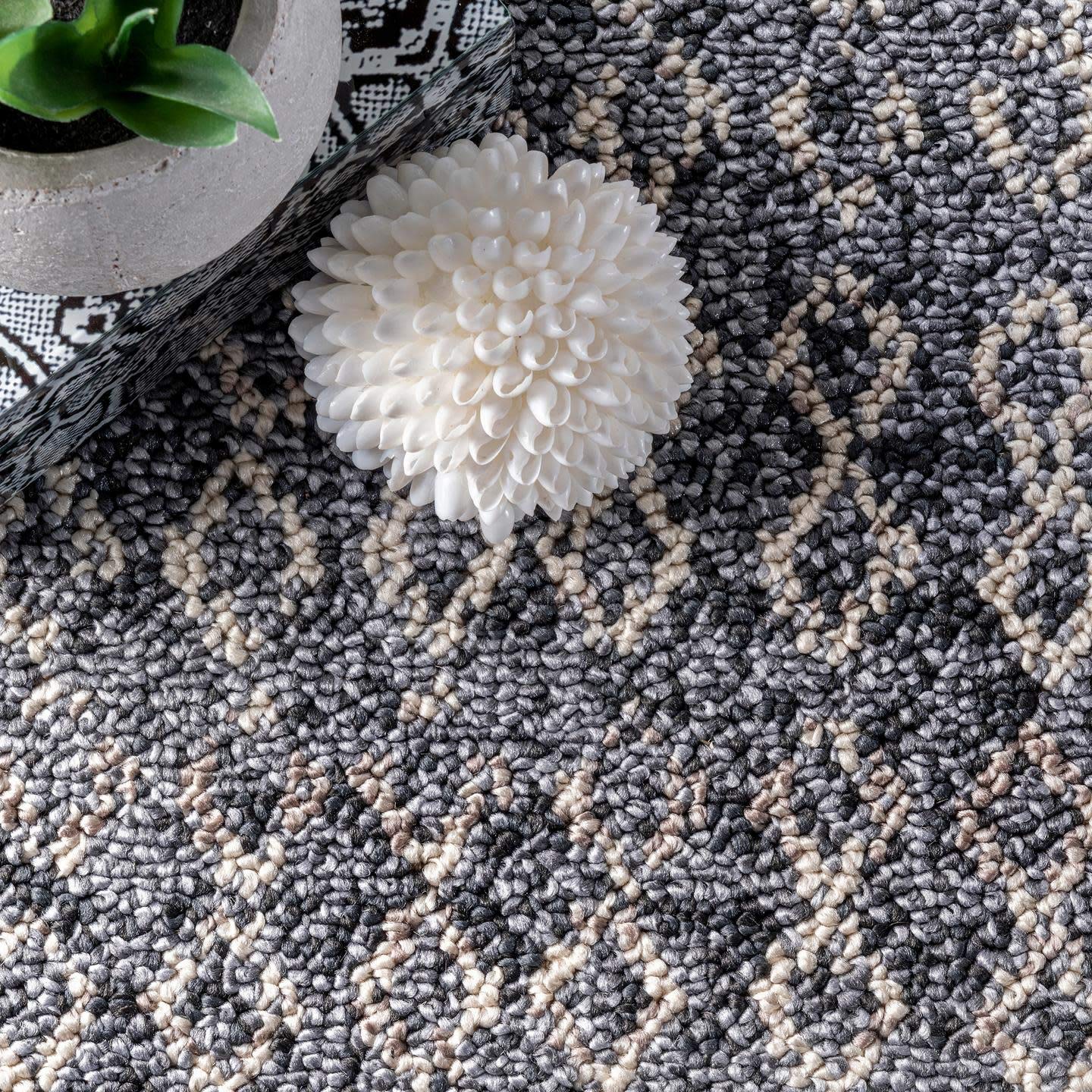nuLOOM Claudia Diamond Tassel Accent Rug 2x4 Grey - Bohemian Chic Home Decor for Living Room, Bedroom & Entryway