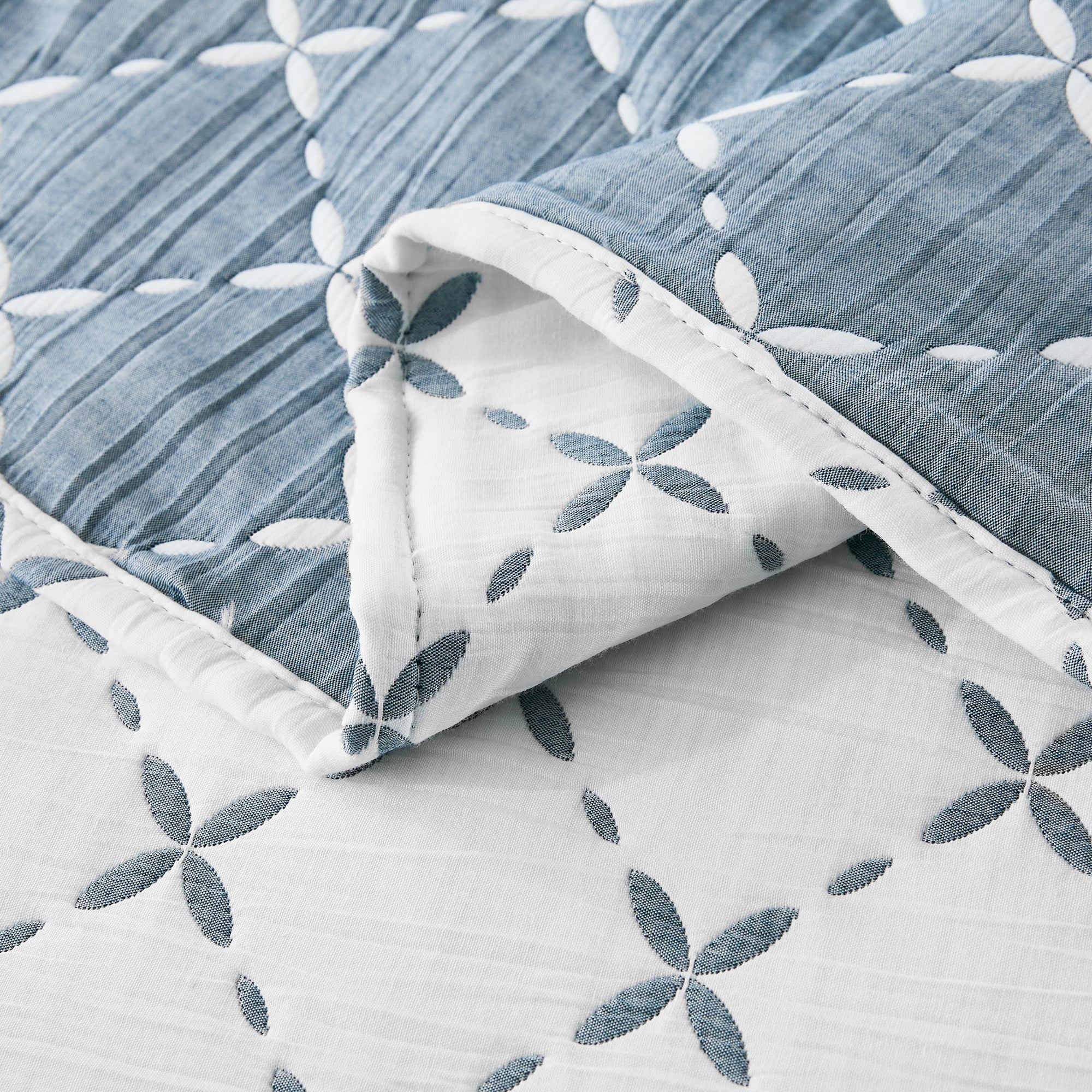 Luxury Diamond Leaf Jacquard Reversible Matelasse Coverlet Set - Queen Size Bedspread for Master Bedroom & Guest Room Decor