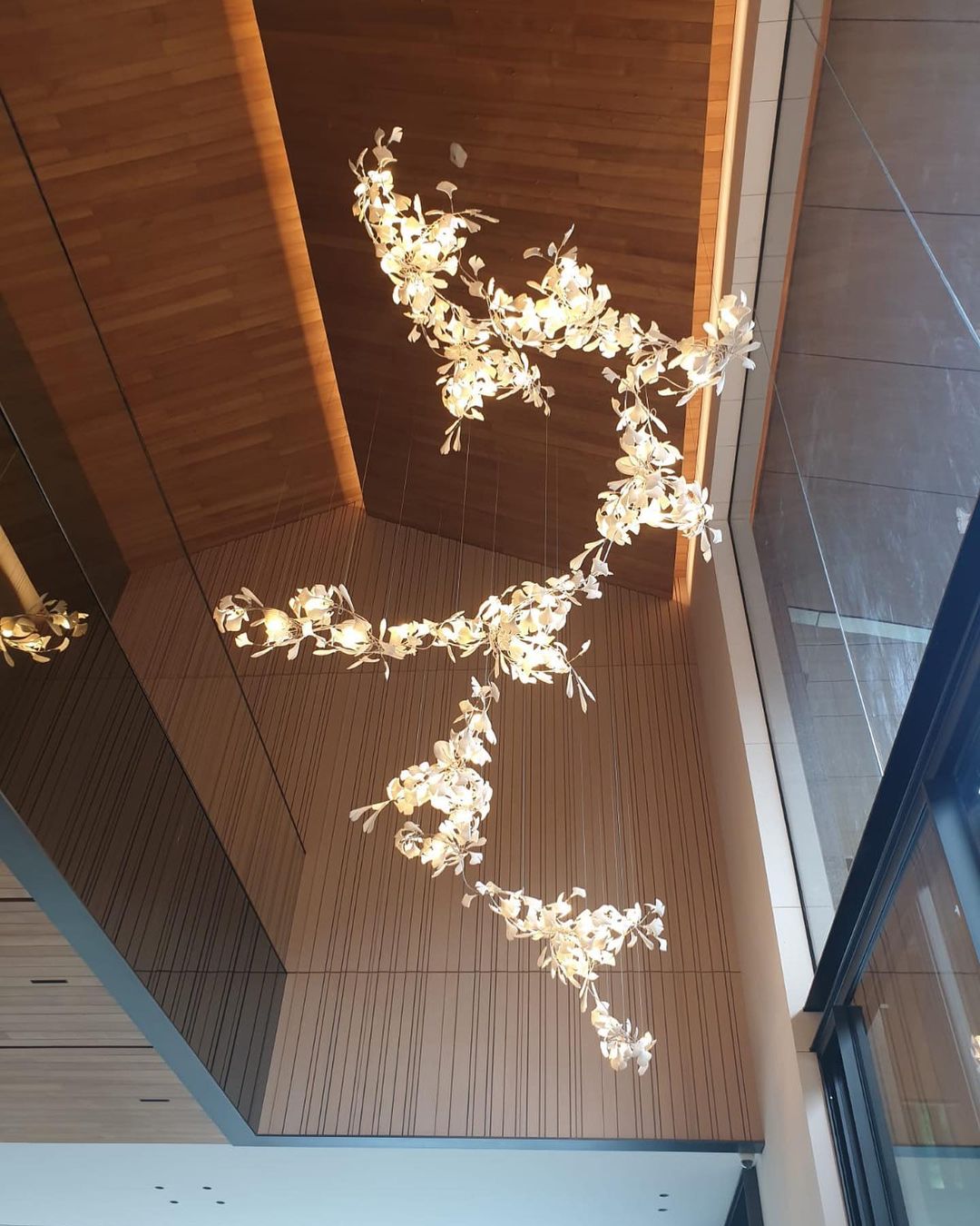 Elegant Ginkgo Leaf Chandelier - Handcrafted Brass Ceiling Light Fixture with Nature-Inspired Design for Dining Room, Living Room, or Bedroom Decor