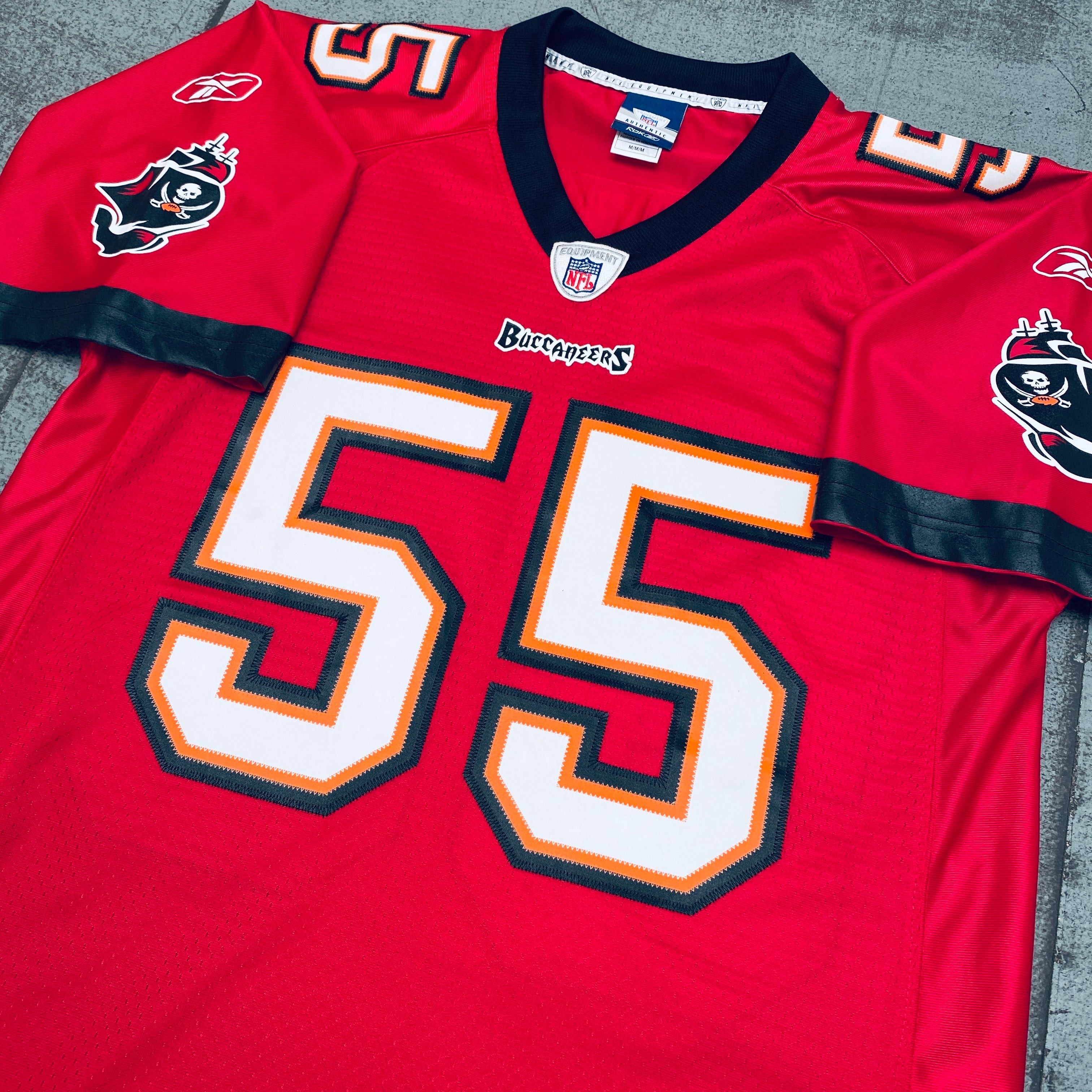 Derrick Brooks Tampa Bay Buccaneers 2007/08 Stitched NFL Jersey (Medium) - Authentic Football Fan Gear for Game Day & Sports Collectibles