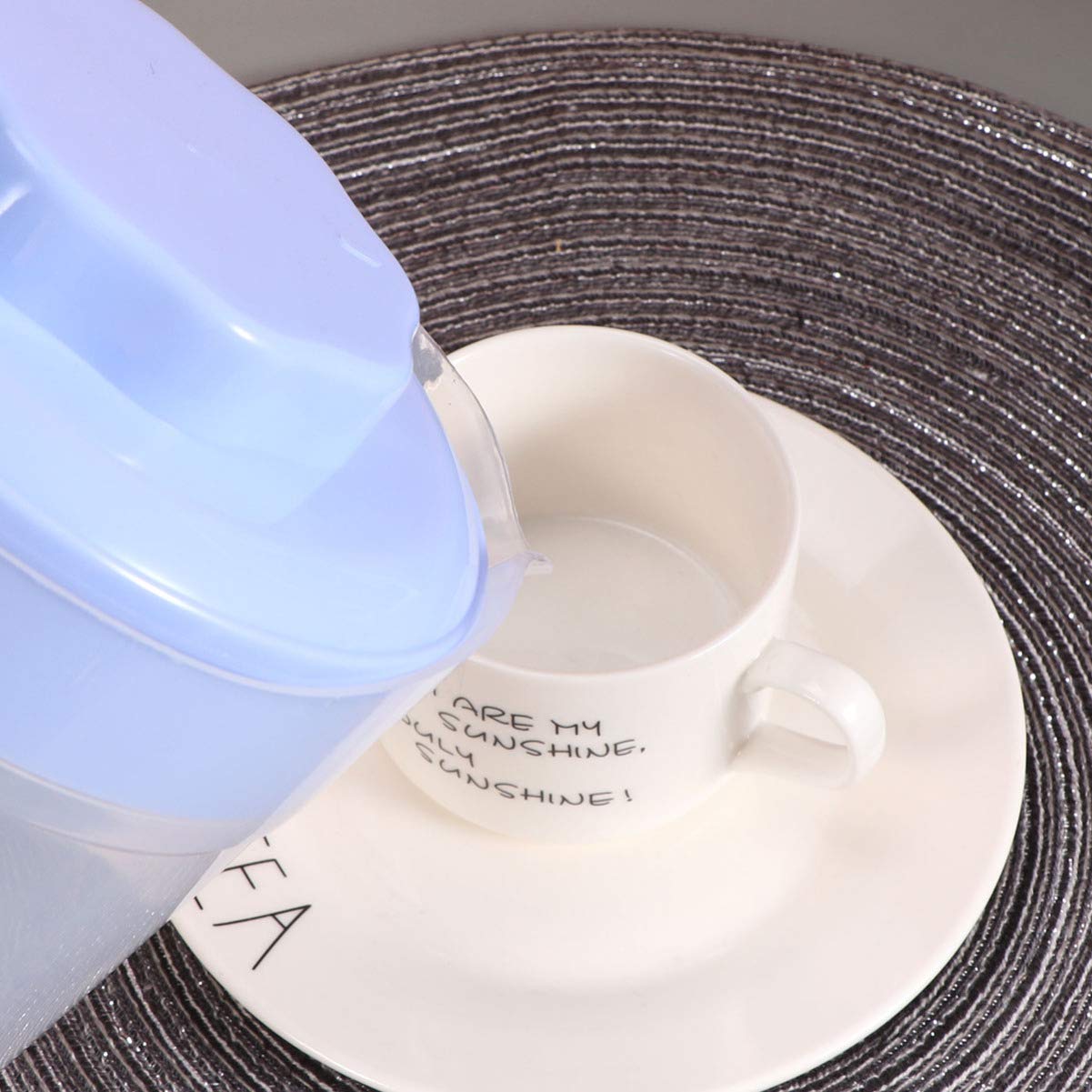 Housoutil 2L Clear Plastic Mixing Pitcher with Handle & Spout - BPA-Free Water Jug for Iced Tea, Lemonade, Cocktails & Beverages - Perfect for Parties, BBQs & Outdoor Events (Blue)