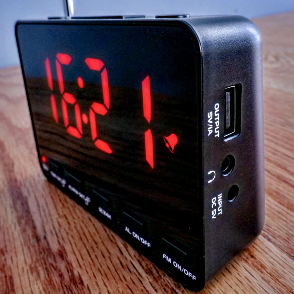 Black Frame Red Display FM Radio Alarm Clock with 5.2