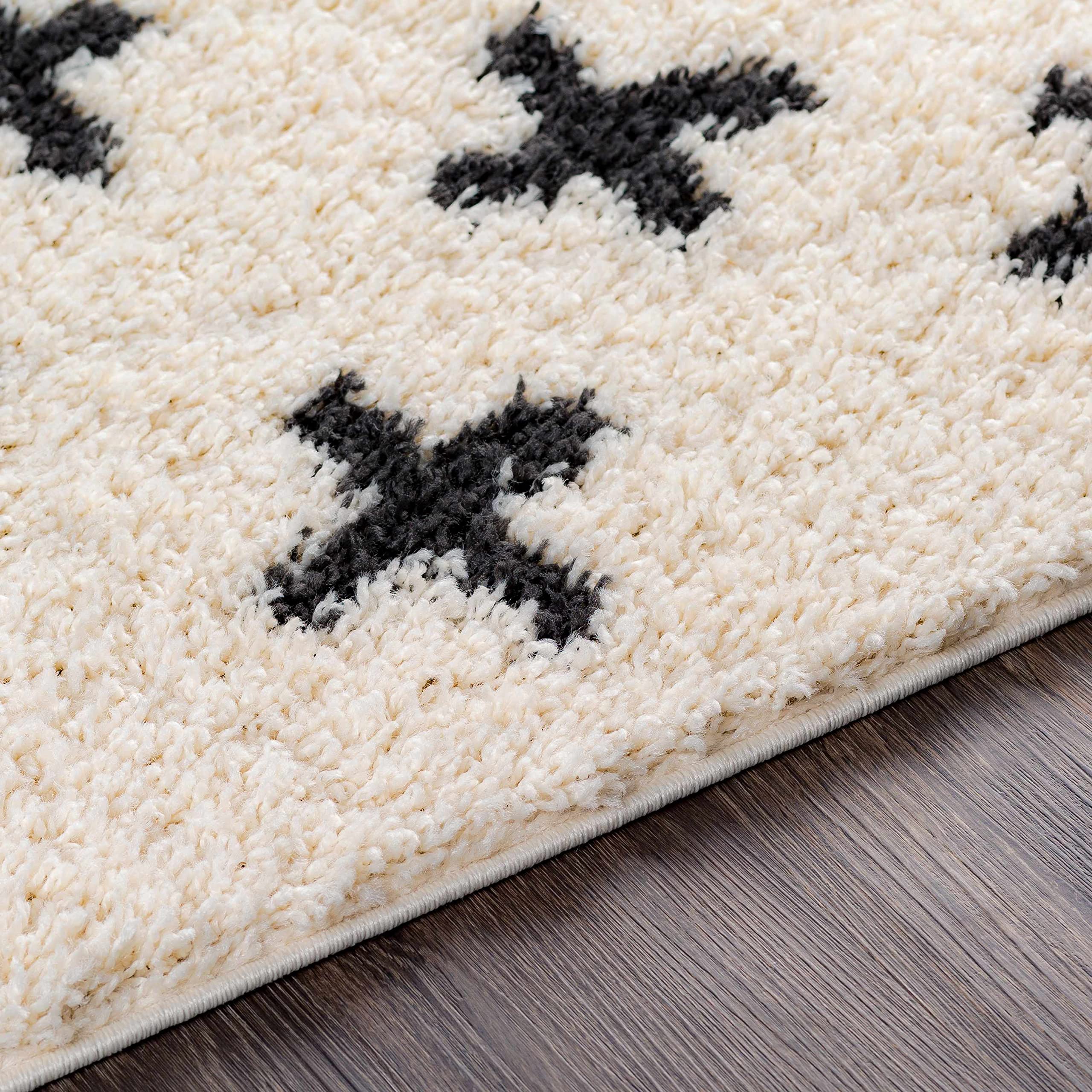 Luxury Hauteloom Gambo Plush Area Rug for Living Room & Bedroom - Soft Beige & Black - 5'3