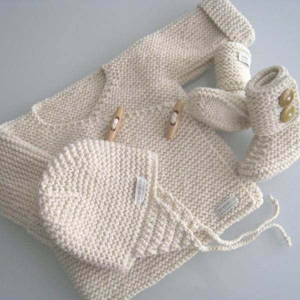 Chunky Knit Blanket and Pillow Gift Set - Soft & Cozy Handmade Knitwear for Home Decor, Winter Warmth, and Cozy Nights - Perfect for Gifts, Living Room, Bedroom, and Holiday Decor