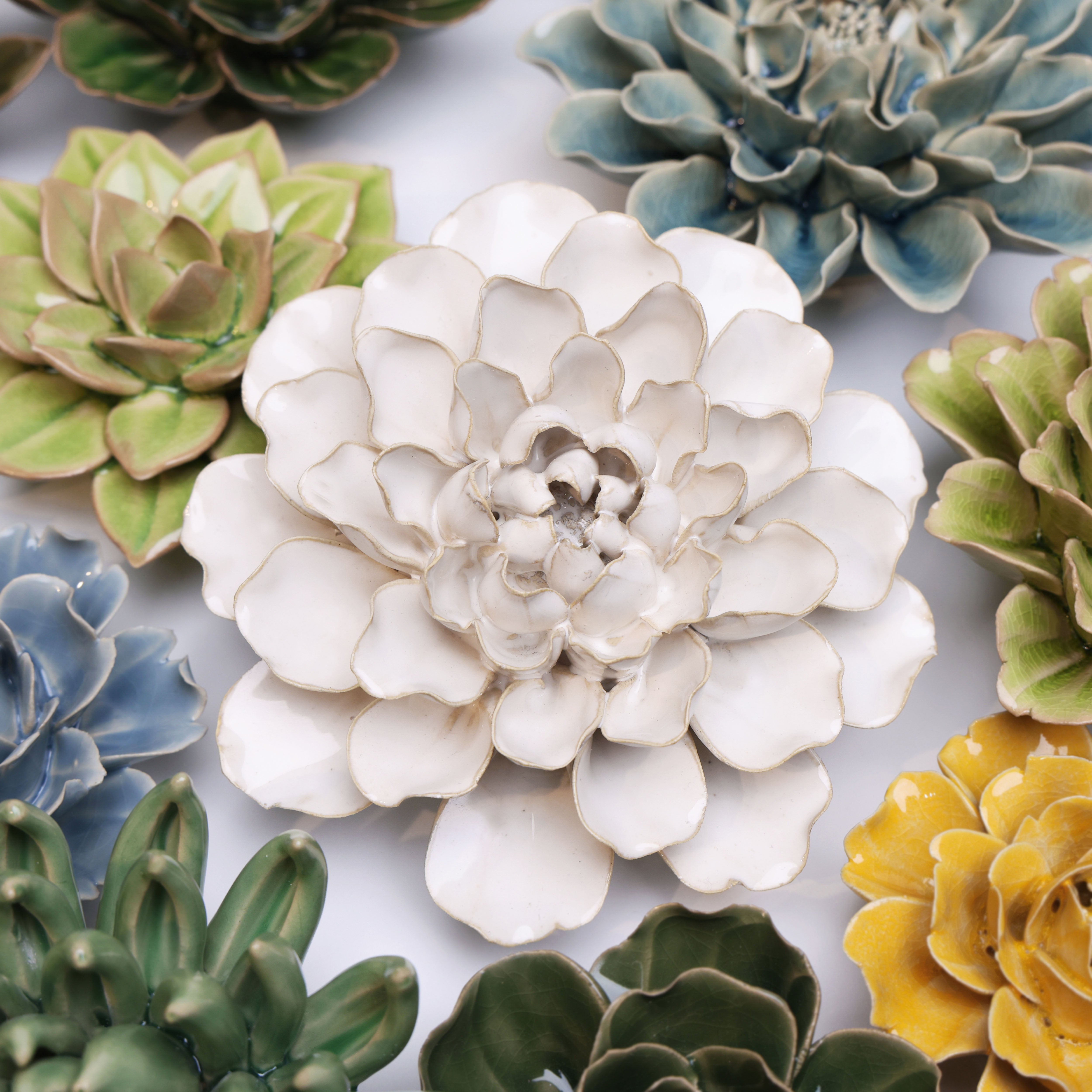 English Garden Ceramic Flower White Water Lily - Elegant Home Decor for Living Room, Wedding Centerpiece, and Outdoor Garden Accent