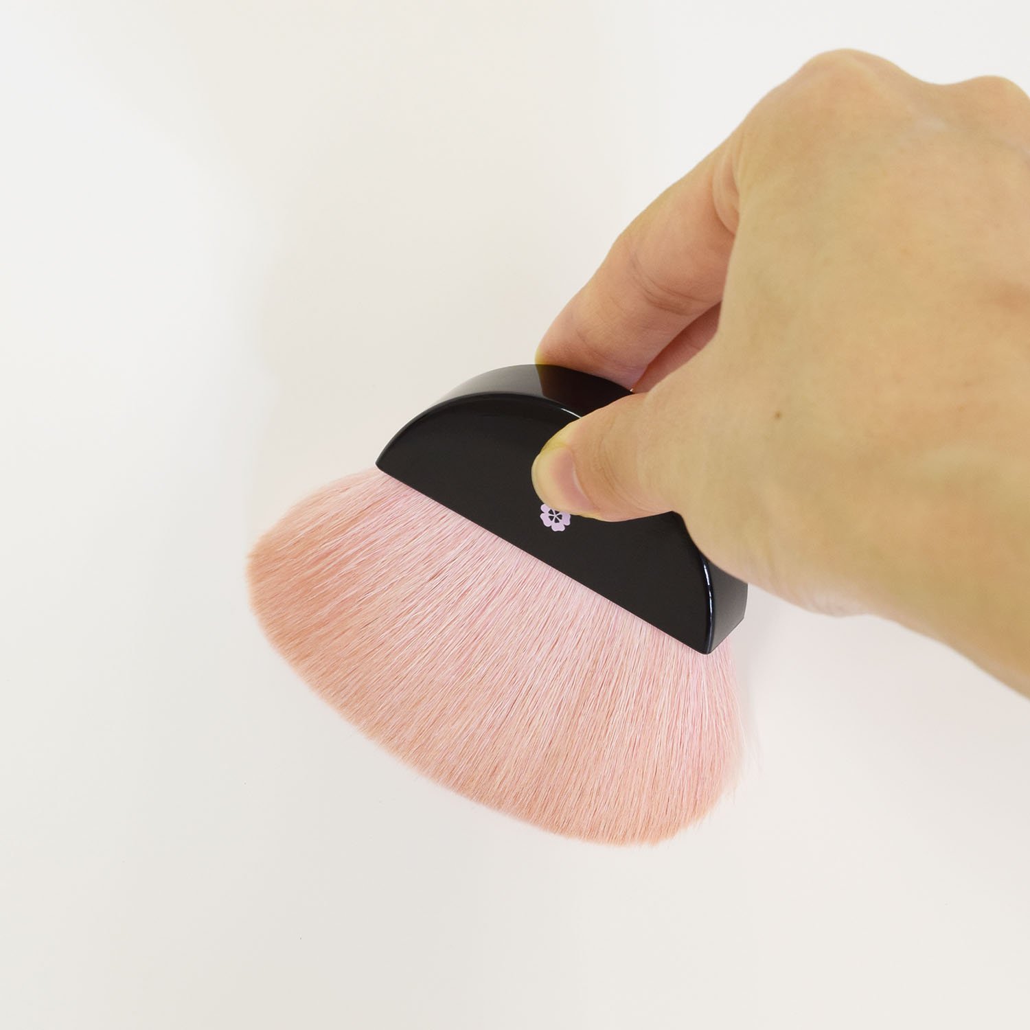 BP-4 Makeup Brush - Beppin Sakura Fude Powder Fan Brush for Flawless Face Makeup Application | Perfect for Contouring, Highlighting & Setting Powder