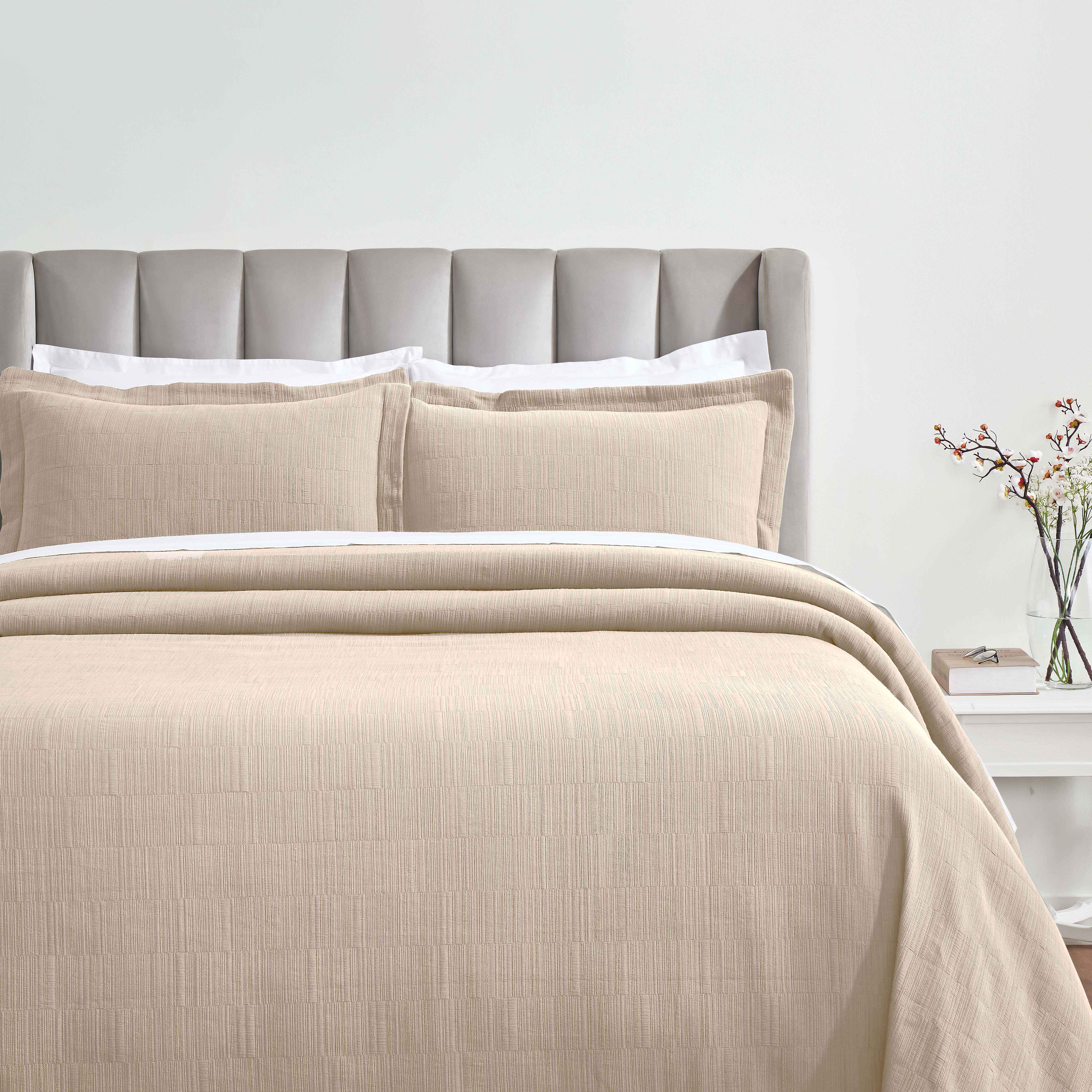 Premium Cotton Matelasse Bedspread Set with Shams - Medium Weight Luxury Bedding for Master Bedroom, Guest Room & Hotel Decor - Soft Textured Quilted Coverlet for Queen/King Size Beds