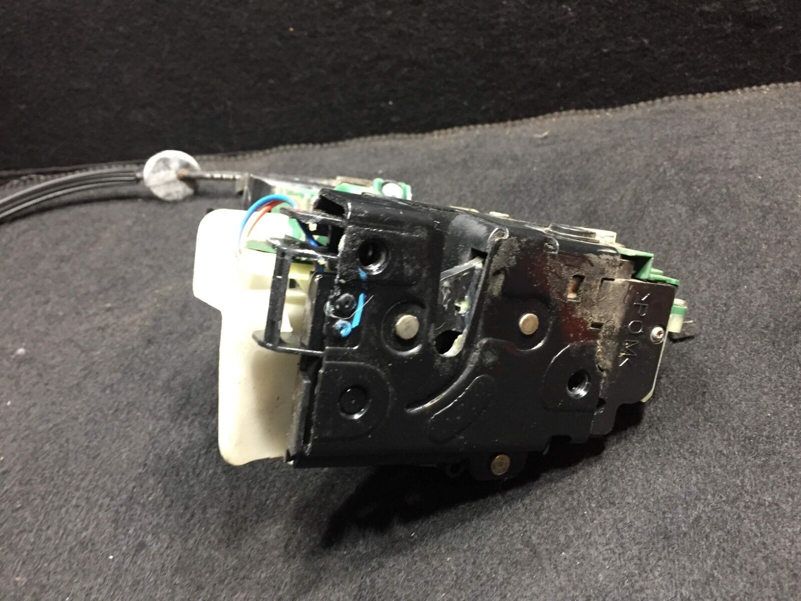 02 03 04 05 Volkswagen Passat Rear Right Door Lock Latch Actuator OEM D23 - Replacement Car Part for Smooth Door Operation & Enhanced Security