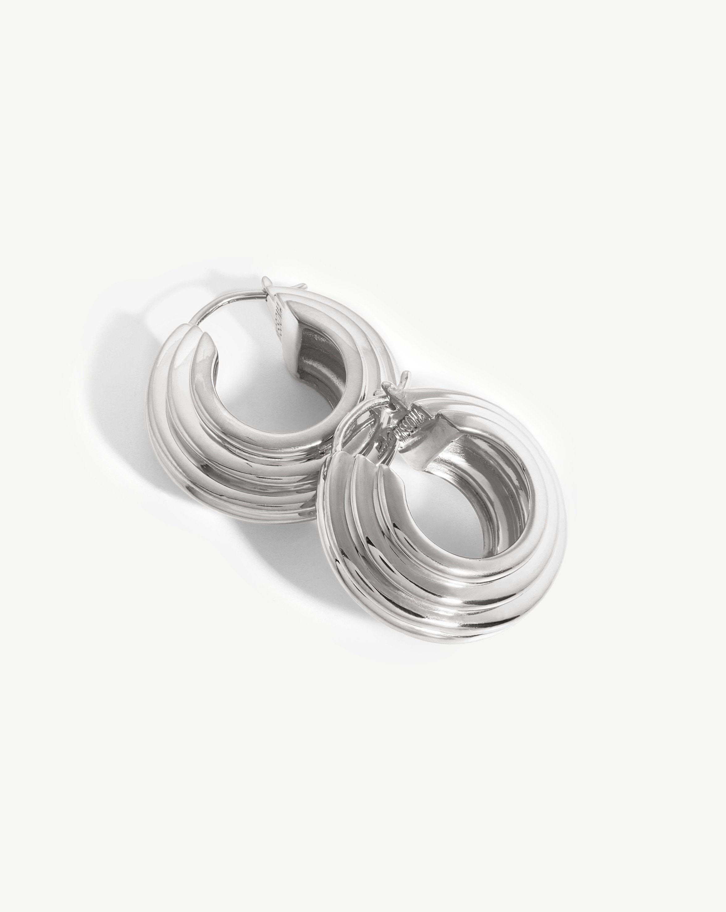 Lucy Williams Medium Chunky Ridge Hoop Earrings for Women - Trendy Gold Plated Statement Jewelry - Perfect for Parties, Weddings & Everyday Wear