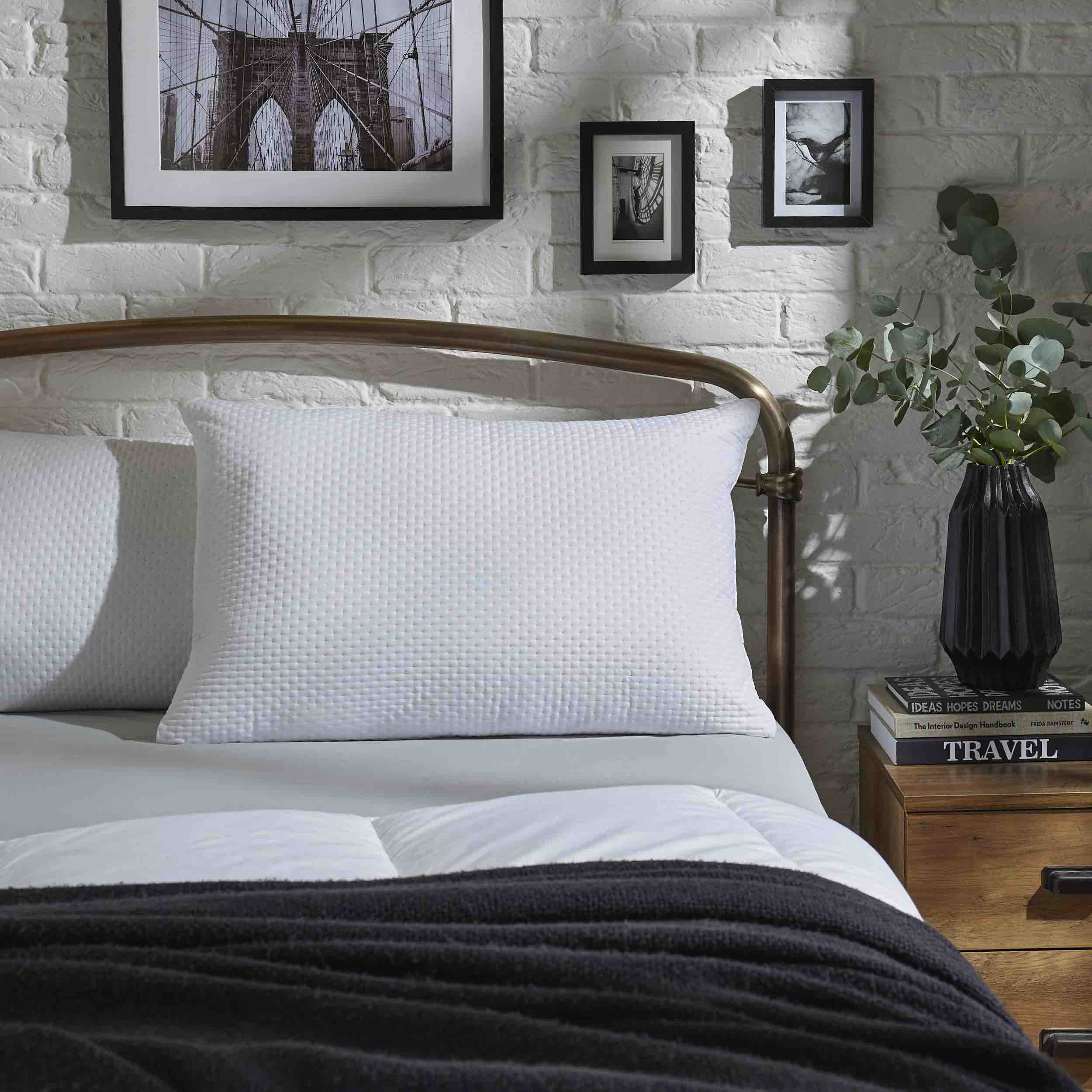 Silky Soft Pillow for Side Sleepers - Ultra Plush Memory Foam Pillow for Neck and Shoulder Support - Perfect for Back, Stomach & Side Sleepers - Ideal for Home, Office & Travel Use