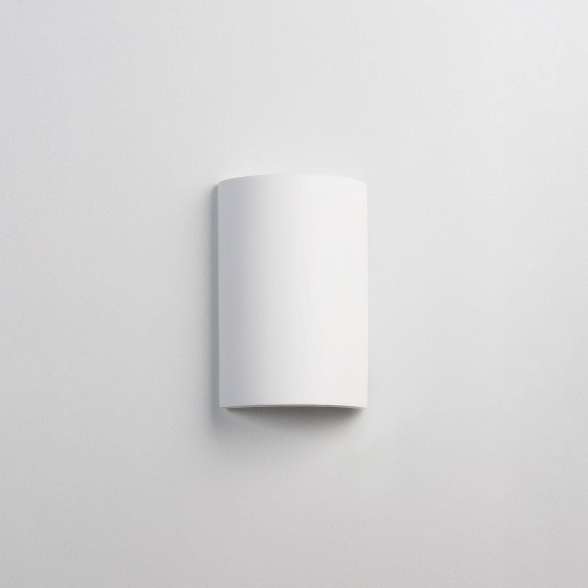 KIPSI Modern Indoor Wall Light - Sleek LED Sconce for Bedroom, Living Room, and Hallway Lighting - Energy Efficient Home Decor (Black/White) - Perfect for Ambient Lighting and Space-Saving Wall Mount Design