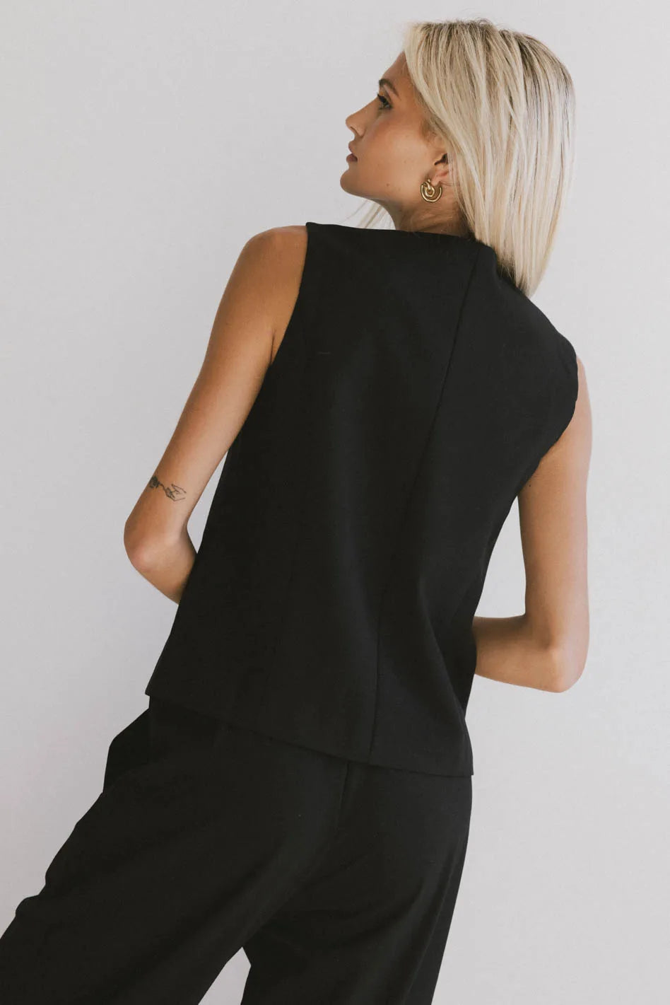 Eslyn Oversized Black Vest for Women - Cozy Winter Layering & Stylish Outfit Enhancer - Perfect for Office, Travel & Casual Wear - FINAL SALE