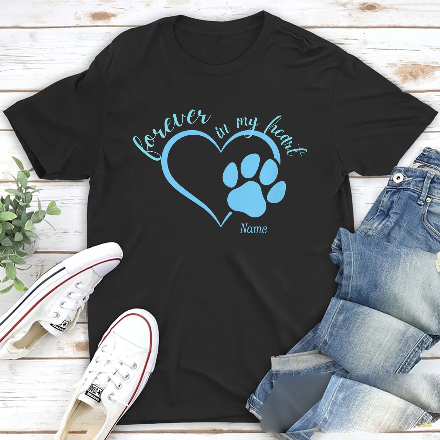 Custom Dog Mom T-Shirt with Paw Prints & Personalized Dog Names - Heart Design for Women & Men - Perfect Gift for Mother's Day - Multicolor Options - Ideal for Dog Lovers, Pet Owners & Casual Wear