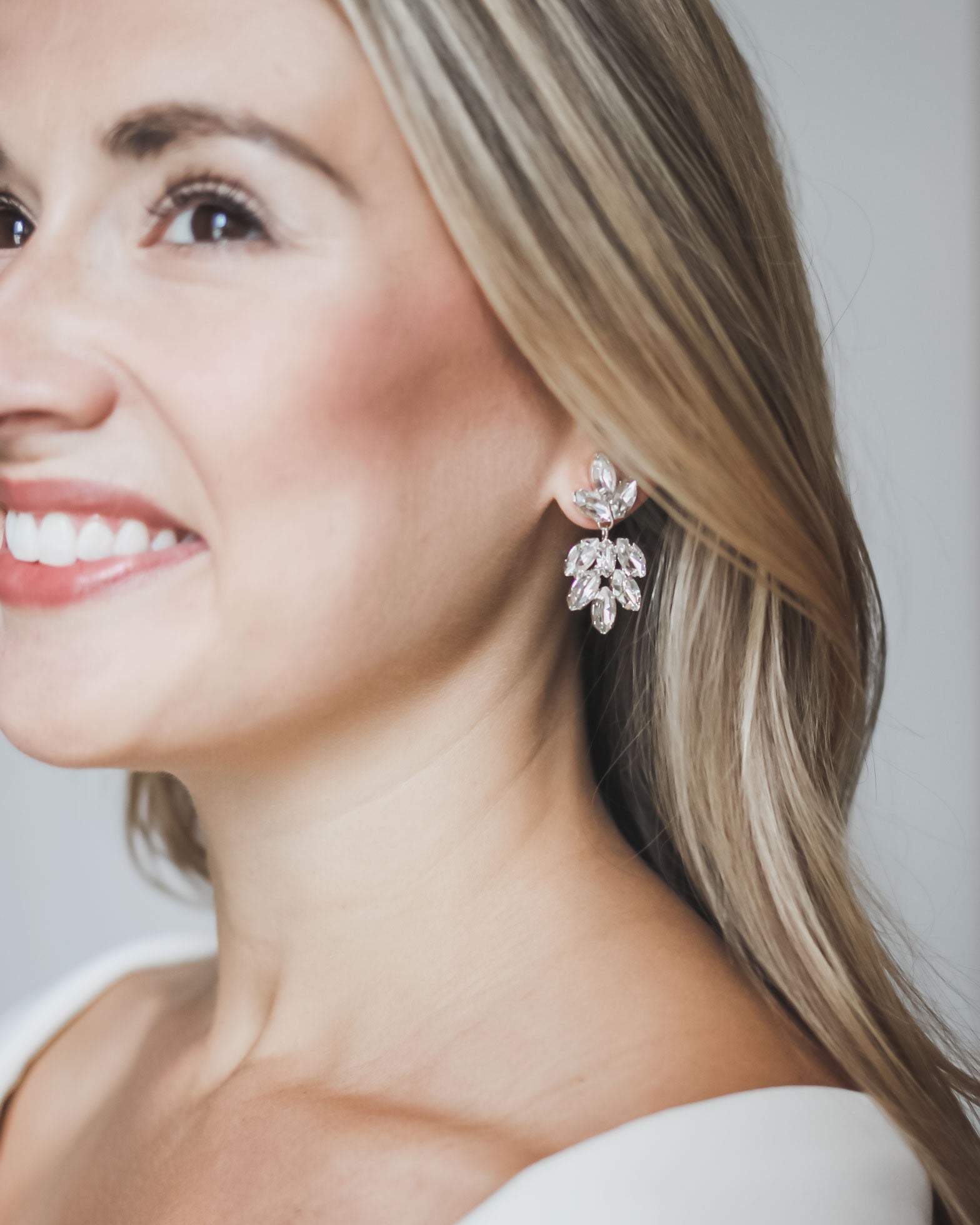 Angelina Crystal Earrings for Women - Elegant & Sparkling Dangle Earrings for Party, Wedding & Evening Wear