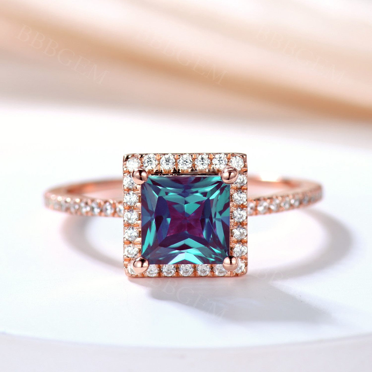 Rose Gold 6mm Princess Cut Alexandrite Engagement Ring with Diamond Halo - Elegant Wedding Band for Brides, Anniversary & Proposal Gift - Perfect for Romantic Occasions & Special Moments