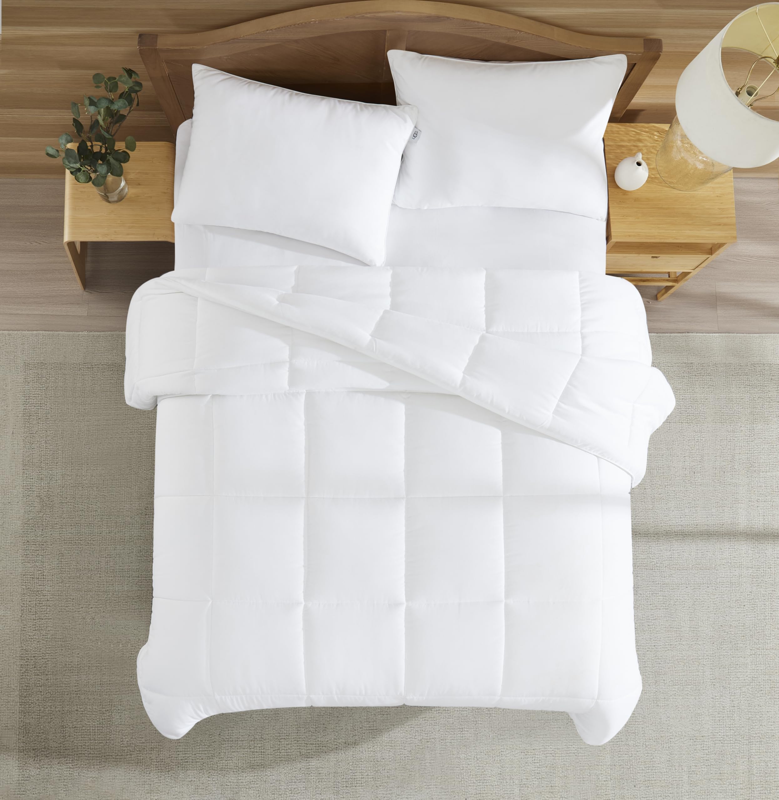 UGG Danielle Full/Queen Cooling Lightweight Down Alternative Comforter - Hypoallergenic, Washable, Quilted Fluffy Duvet Insert with Corner Tabs for Duvet Cover | Perfect for All-Season Bedding, Guest Rooms & Cozy Nights (Bright White)