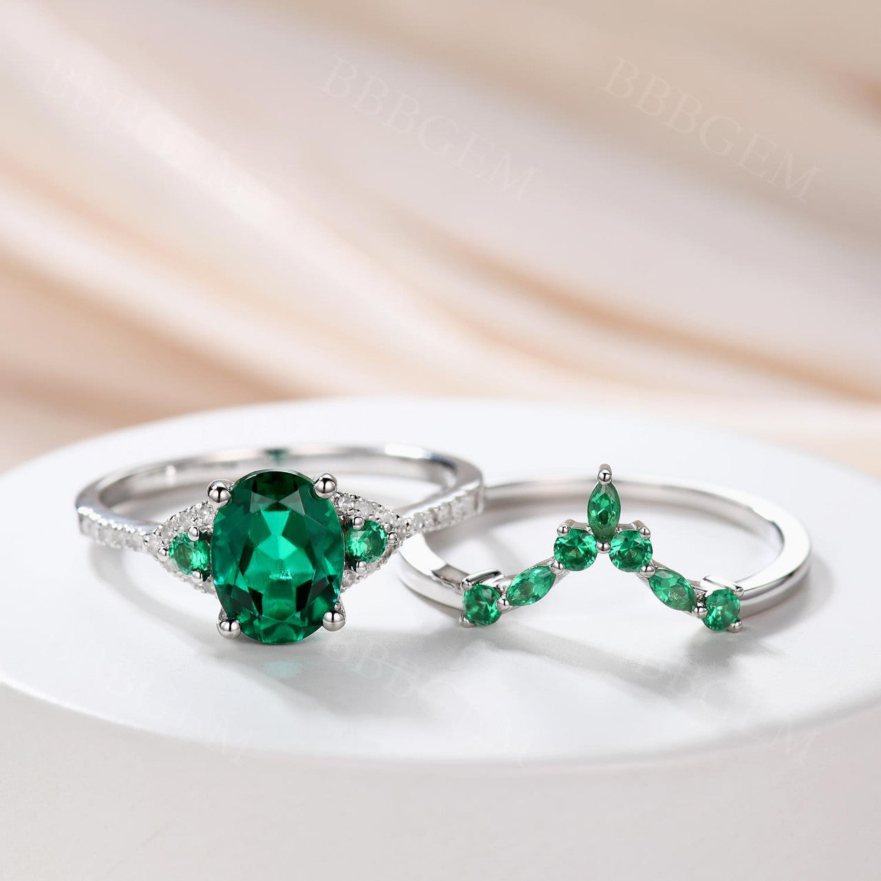 Vintage Oval Emerald Engagement Ring 1.2 Carat in White Gold - Elegant Women's Bridal Wedding Set for Proposal, Anniversary & Special Occasions