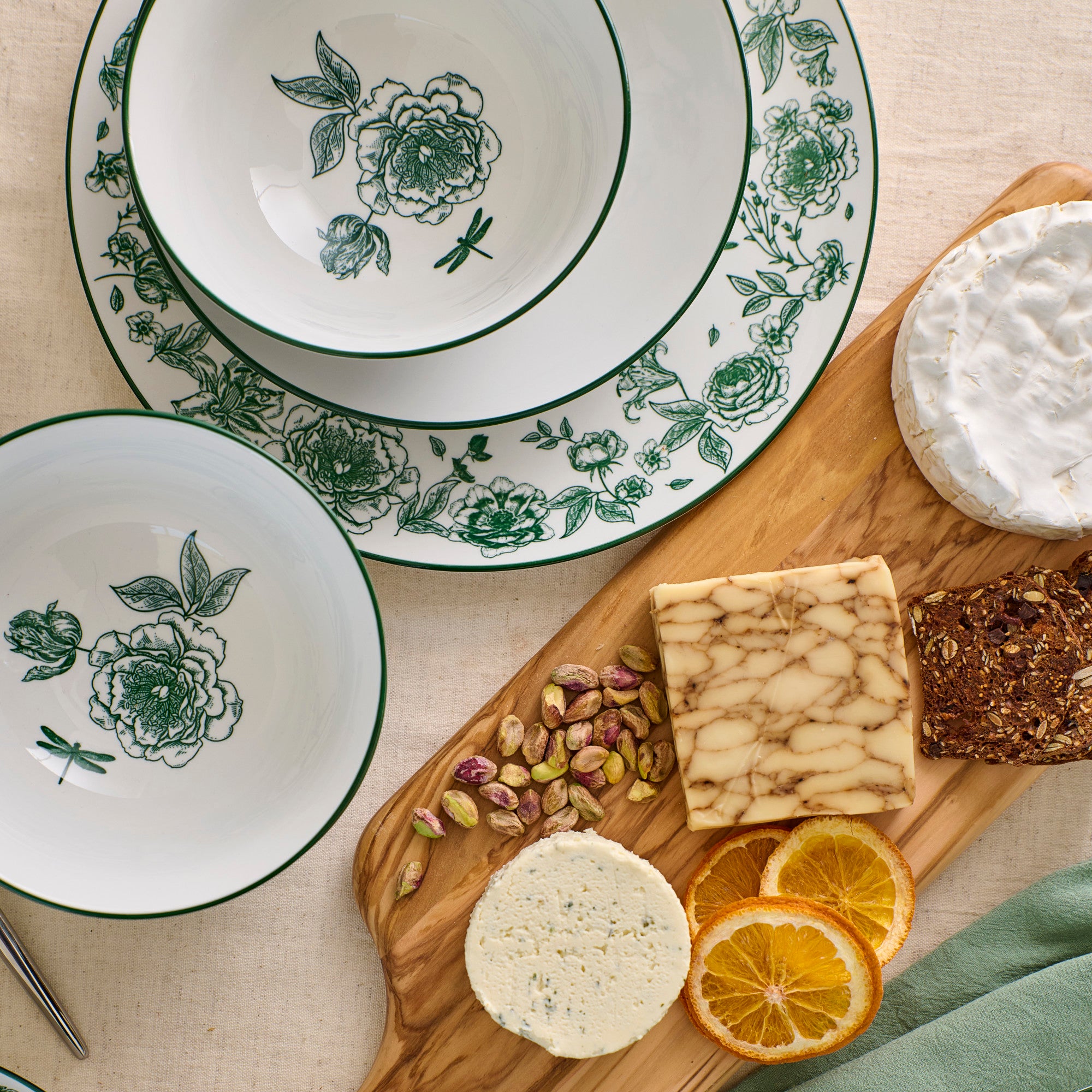 Premium Porcelain Dinnerware Set - Elegant Green Tableware for Fine Dining, Dinner Parties & Home Decor | 16-Piece Set