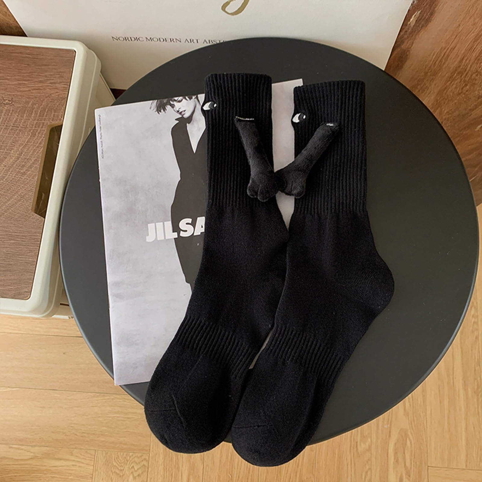 Funny Magnetic Couple Socks - Novelty Matching Hand-Holding Socks for Women & Men - Perfect Gift for Couples, Friends, Sisters & Lovers - Great for Date Nights & Romantic Gifts