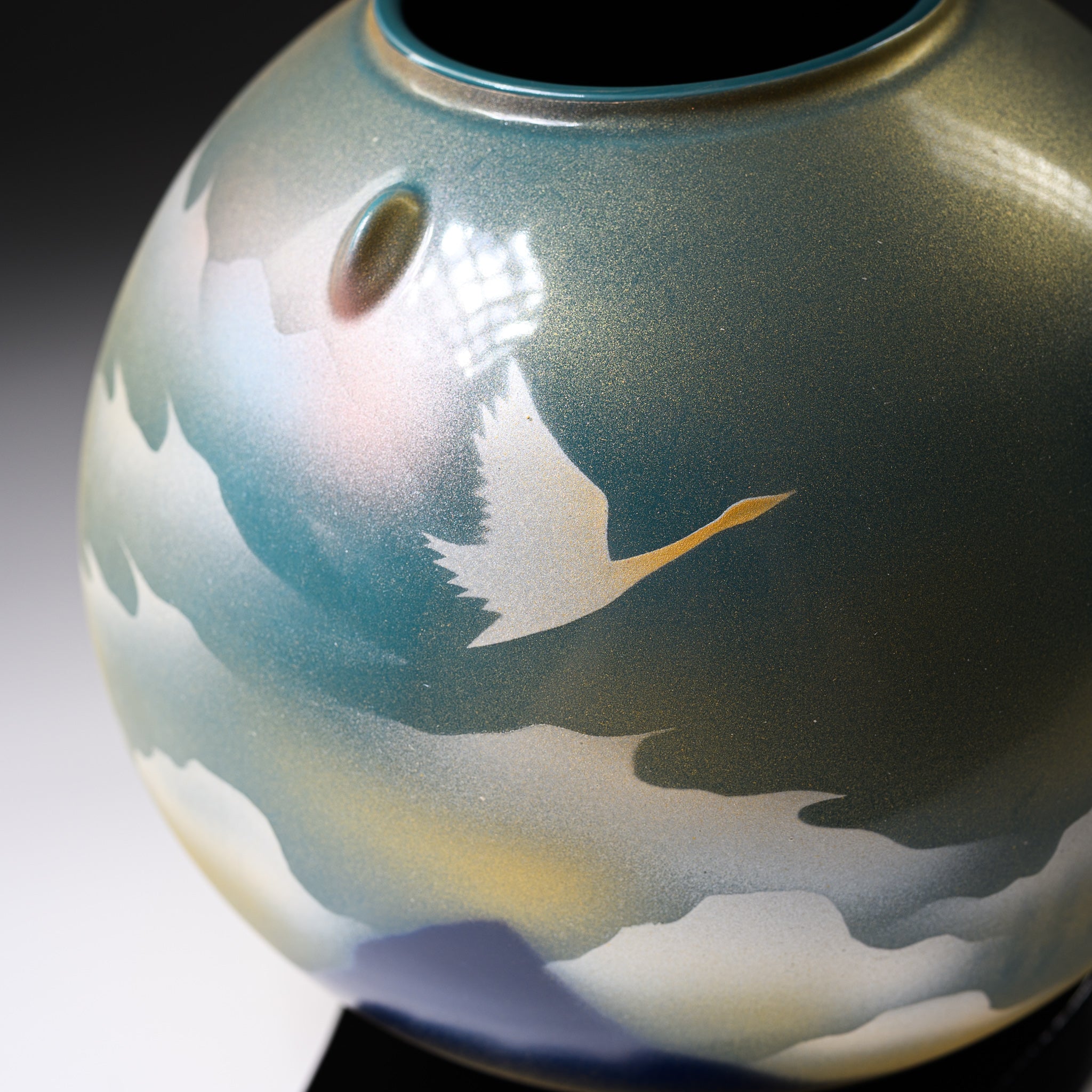 Kutani Ware Round Vase with Tray in Wooden Box - Crane in the Sky Japanese Ceramic Flower Vase | Perfect for Home Decor, Wedding Gifts & Tea Ceremony Display