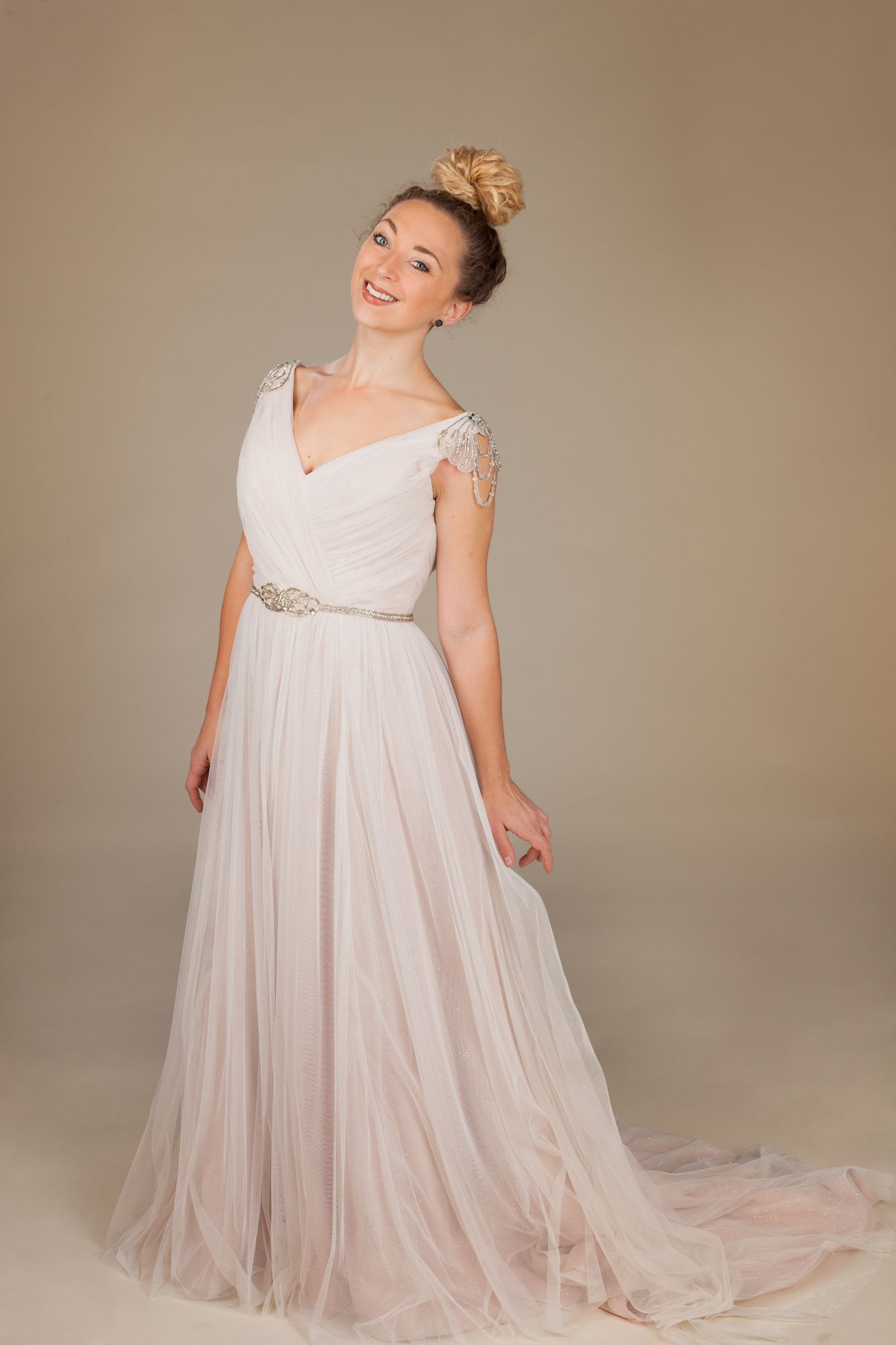 Hayley Paige BLUSH Giada 1501 Sample Wedding Gown - Elegant Bridal Dress for Prom, Formal Events & Special Occasions