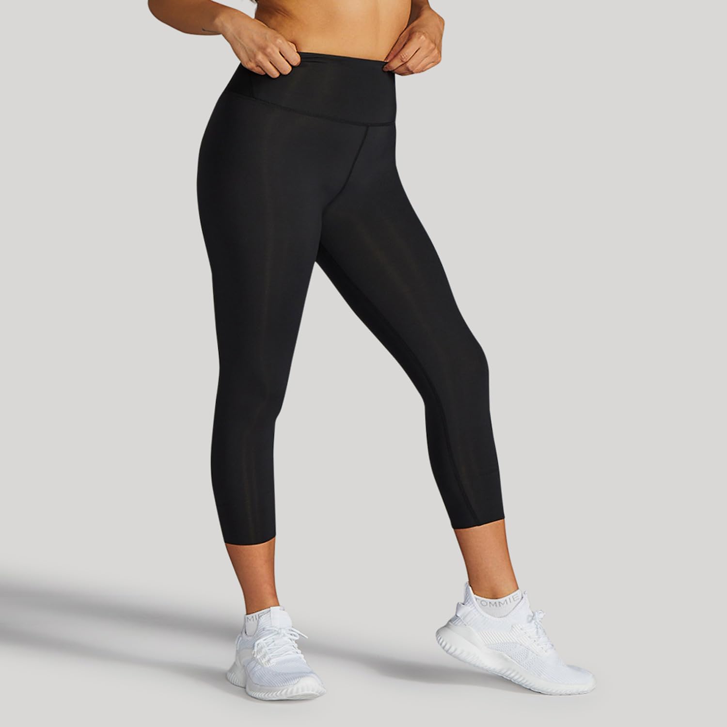 Tommie Copper Women's Lower Back Support Compression Capri Leggings - Flattering Fit, Sweat Wicking & Breathable Workout Leggings for Yoga, Running & Gym