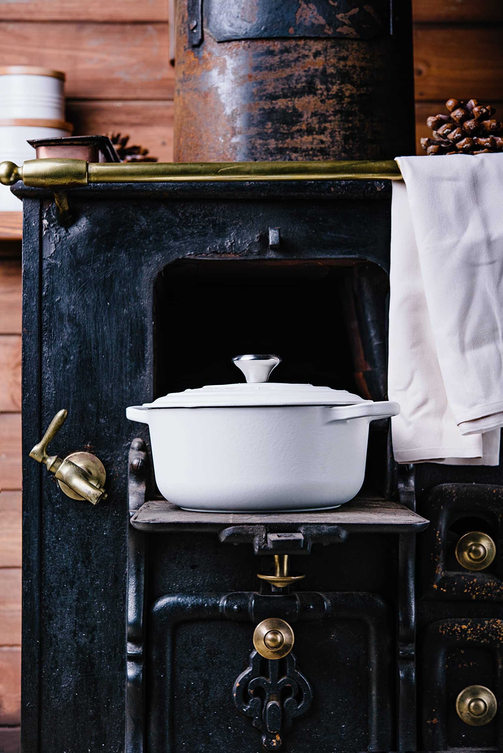 Le Creuset Signature Enameled Cast Iron Dutch Oven 3.5 Quart - Classic White for Baking, Braising & Slow Cooking - Perfect for Soups, Stews & Casseroles