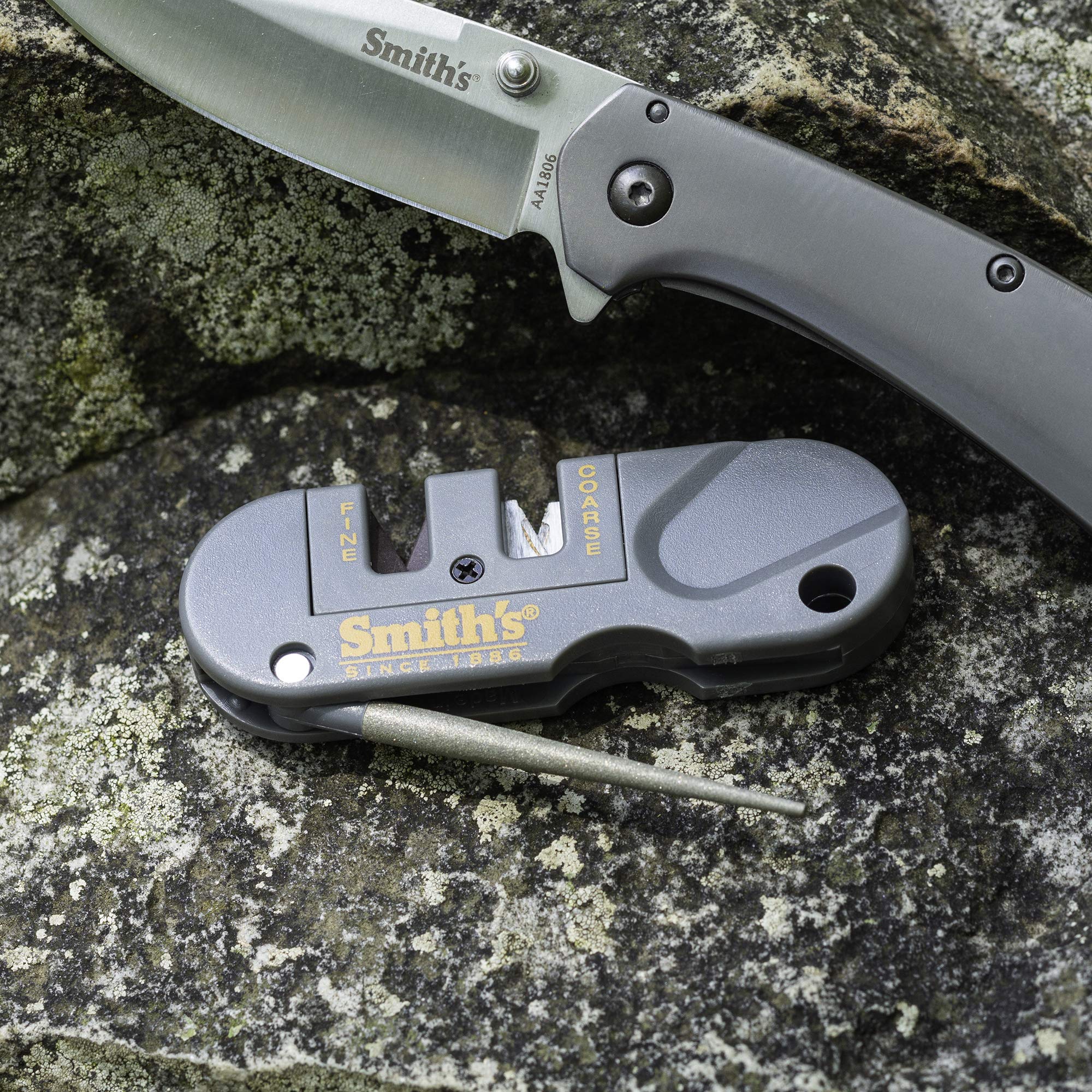 Kershaw Blur Olive/Black Pocket Knife (1670OLBLK) & Smith's PP1 Pocket Pal Knife Sharpener - Carbide, Ceramic Stone & Diamond Rod - Perfect for Outdoor Hunting, Camping & EDC Use