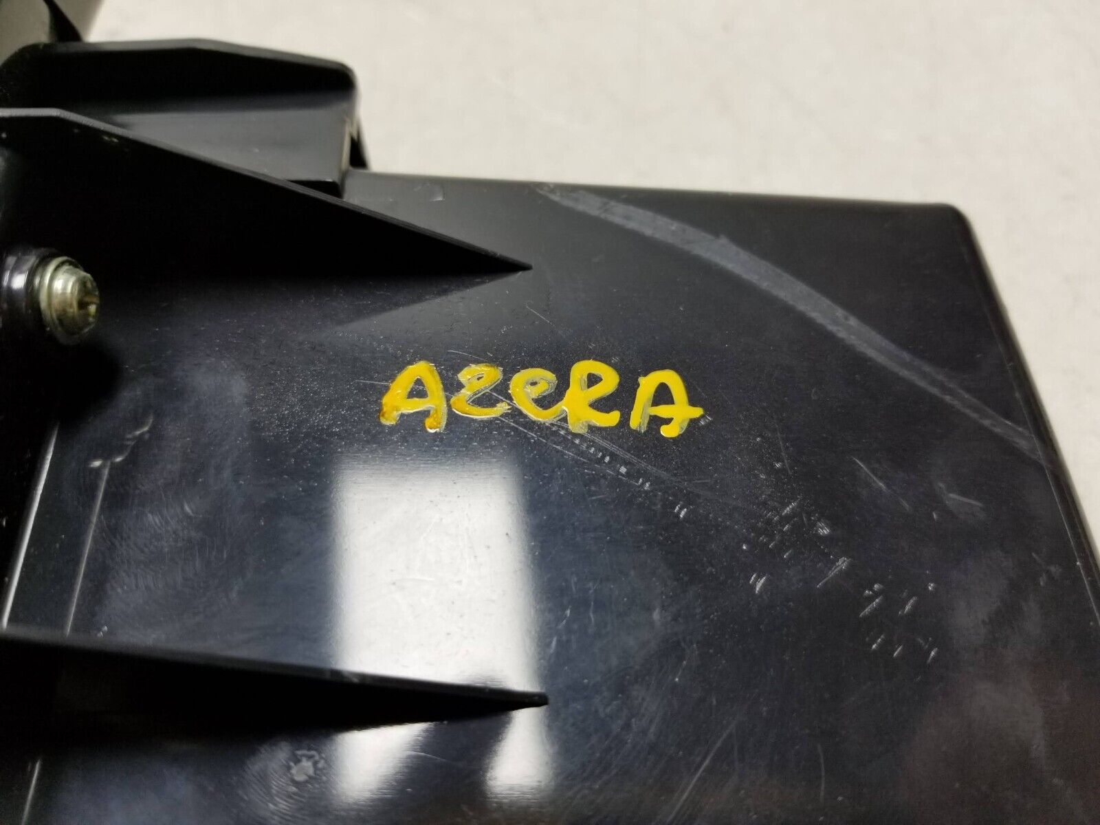 Original Hyundai Azera Center Dash Storage Console Ashtray Compartment OEM 2006-2010 - Perfect for Car Organization & Smoking Accessories Storage