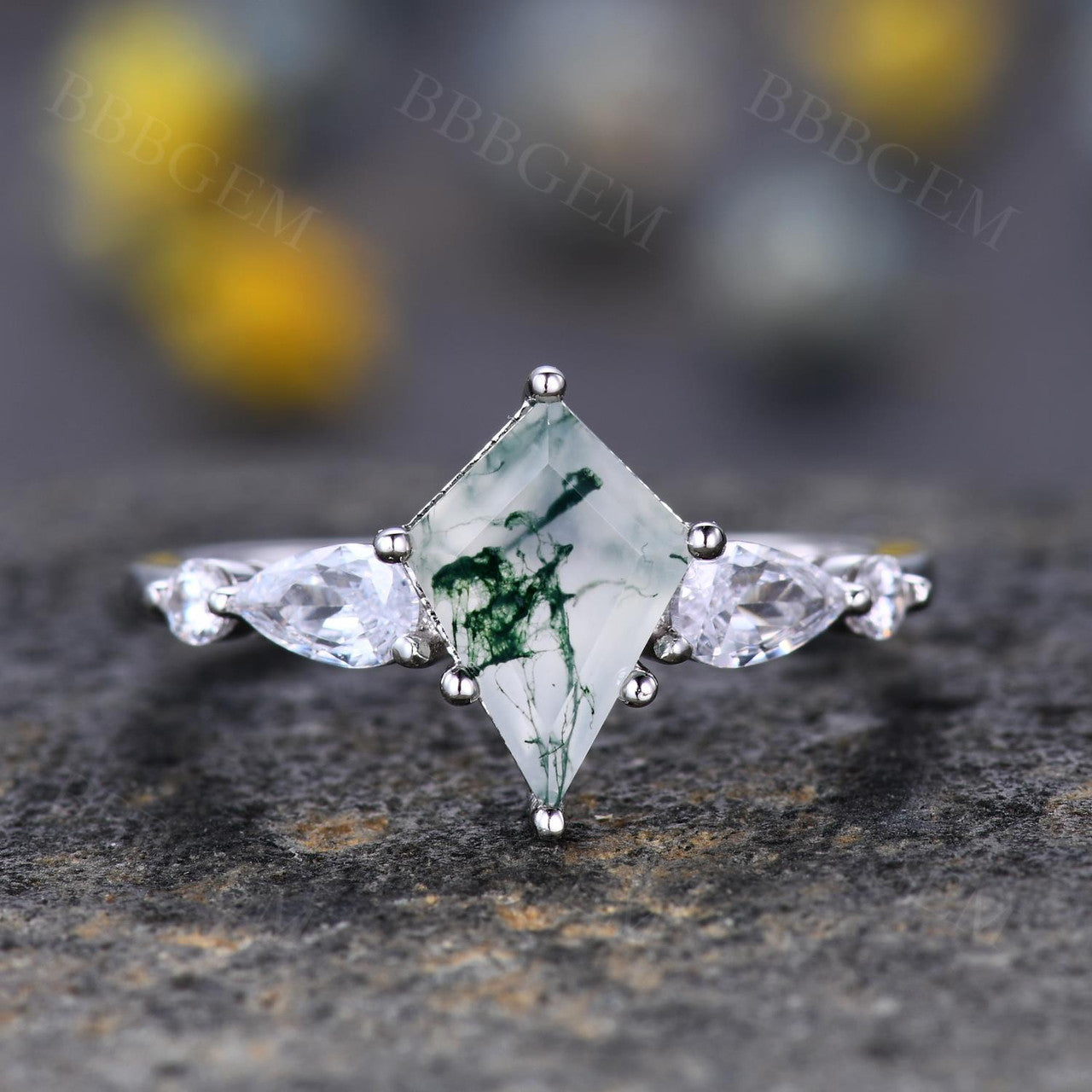 Vintage Green Moss Agate Engagement Ring for Women - Elegant Kite Step Cut Gemstone Jewelry - Perfect for Proposals, Anniversaries & Special Occasions