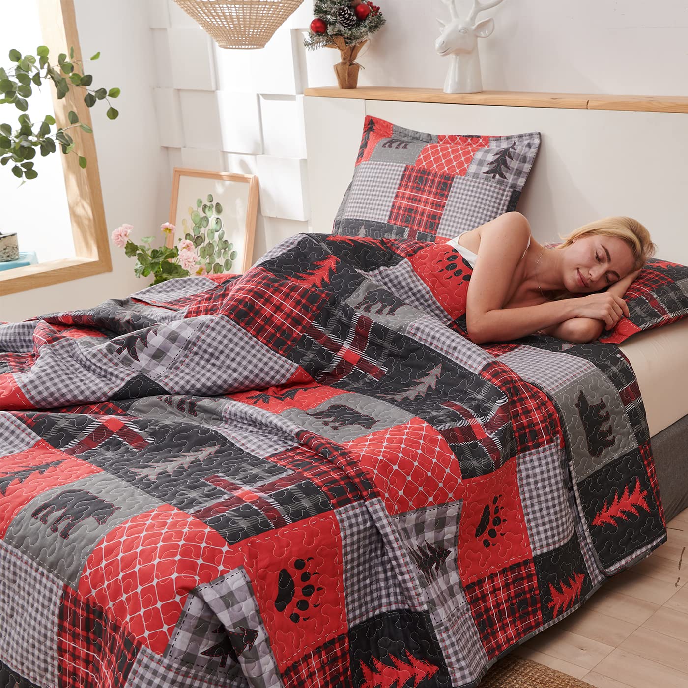 King Size Rustic Plaid Quilt Set - Reversible Red & Black Patchwork Bedspread with 2 Pillow Shams | Lightweight Country Lodge Bedding for Cabin, Farmhouse & Cozy Home Decor