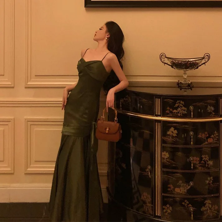 Elegant Mermaid Green Satin Long Prom Dress for Women - Formal Evening Gown for Birthday Party, Homecoming, Quinceañera, and Special Occasions