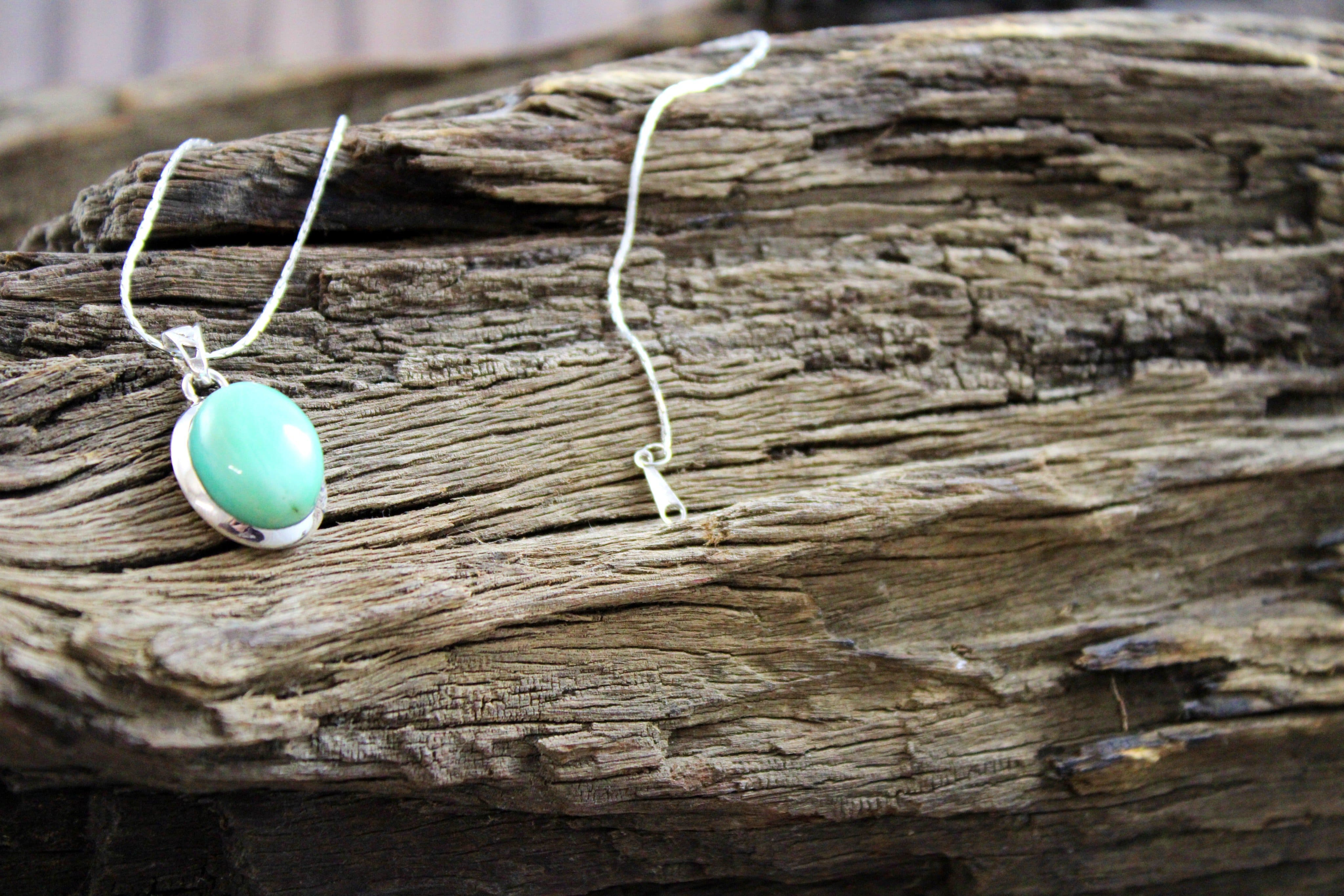 Natural Chrysoprase Gemstone Pendant Necklace for Women - Healing Crystal Jewelry for Spiritual Growth & Positive Energy - Perfect for Meditation, Yoga & Everyday Wear