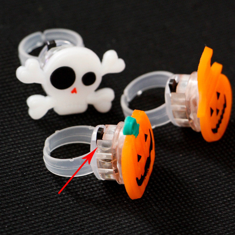 Glowing Halloween Brooch Ring - Spooky Jewelry for Halloween Costume & Party Decorations - Perfect for Trick or Treat, Cosplay, and Festive Celebrations
