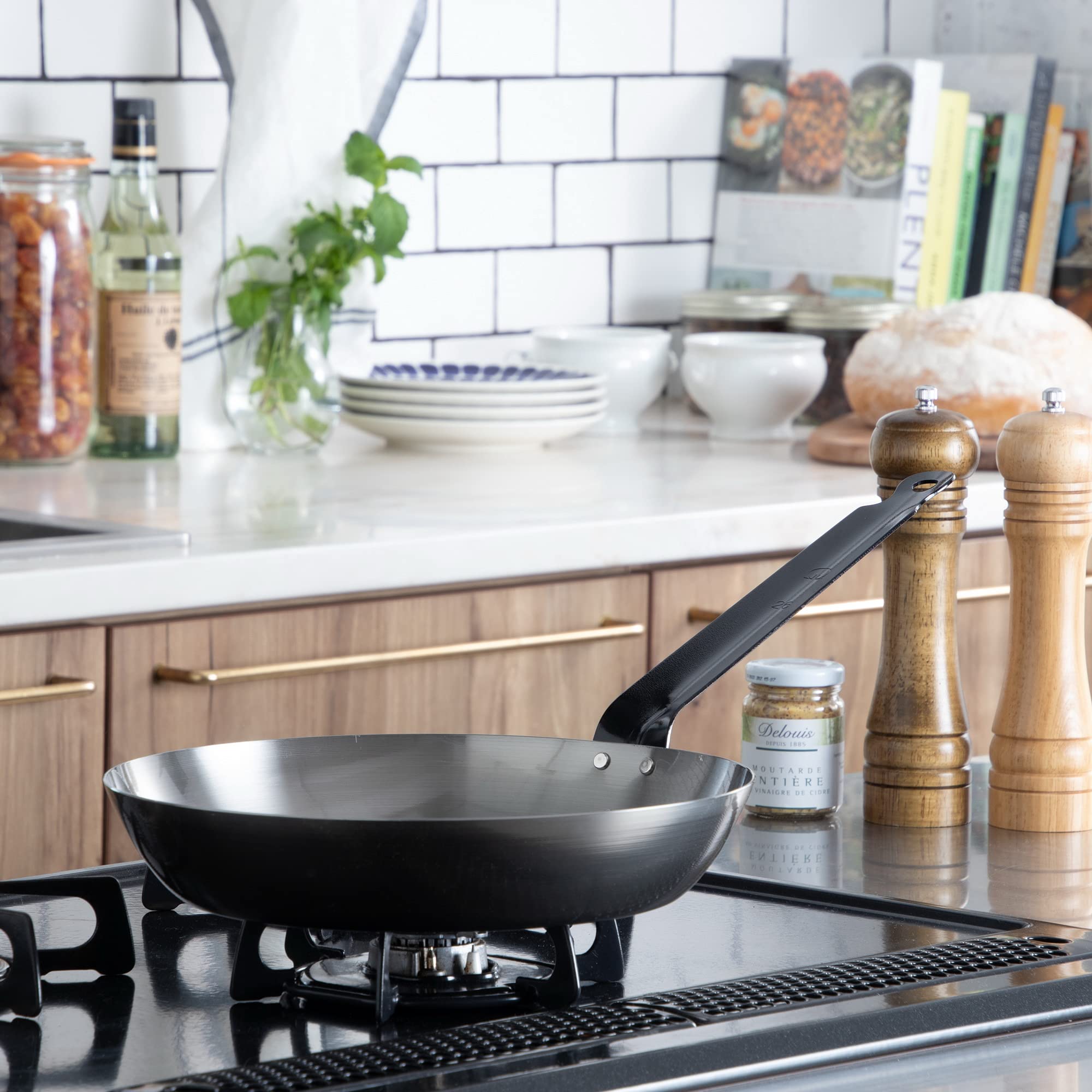 Endoshoji TKG AHL17022 8.7 Inch Iron Frying Pan - 22cm Non-Stick Skillet with 8.3 Inch Handle - Perfect for Searing, Frying & Cooking Steak, Eggs & Pancakes