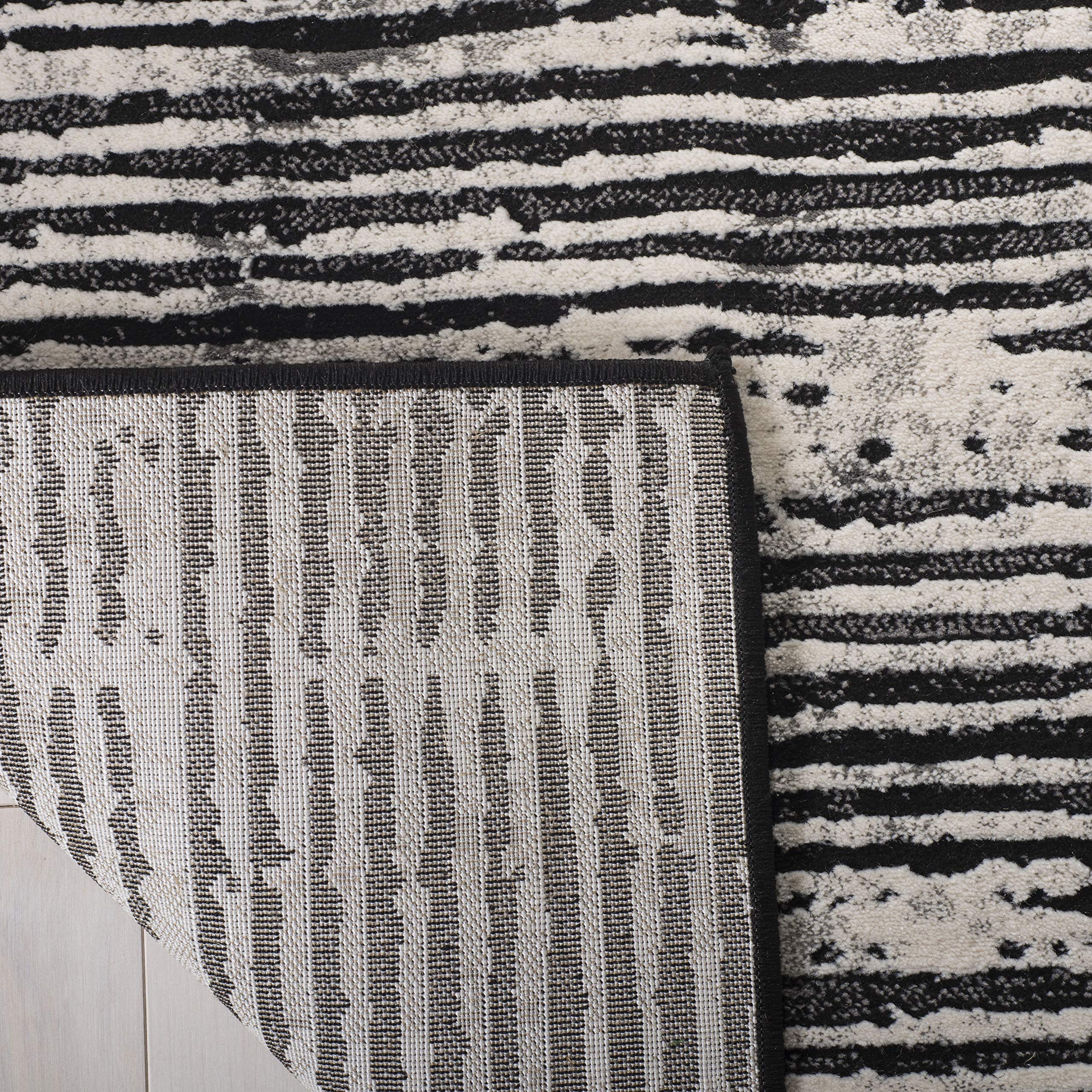 SAFAVIEH Lurex Collection 5' Square Black/Grey Modern Abstract Area Rug - Soft & Durable for Living Room, Dining Room, Bedroom Decor