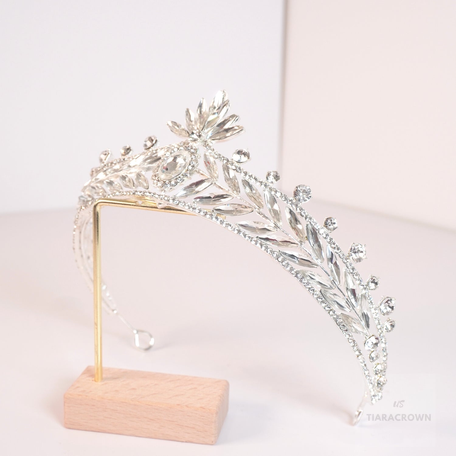 Sparkling Crystal Tiaras & Crowns for Women - Elegant Headbands for Birthday, Pageant, Wedding, Prom & Princess Parties | Perfect for Bridal Accessories, Quinceañera & Special Occasions