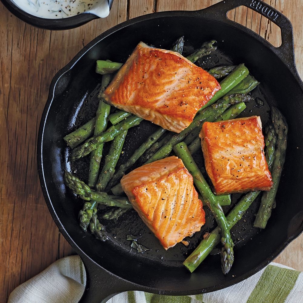 Lodge 10.25 Inch Pre-Seasoned Cast Iron Skillet with Care Kit – Perfect for Camping, Grilling & Outdoor Cooking