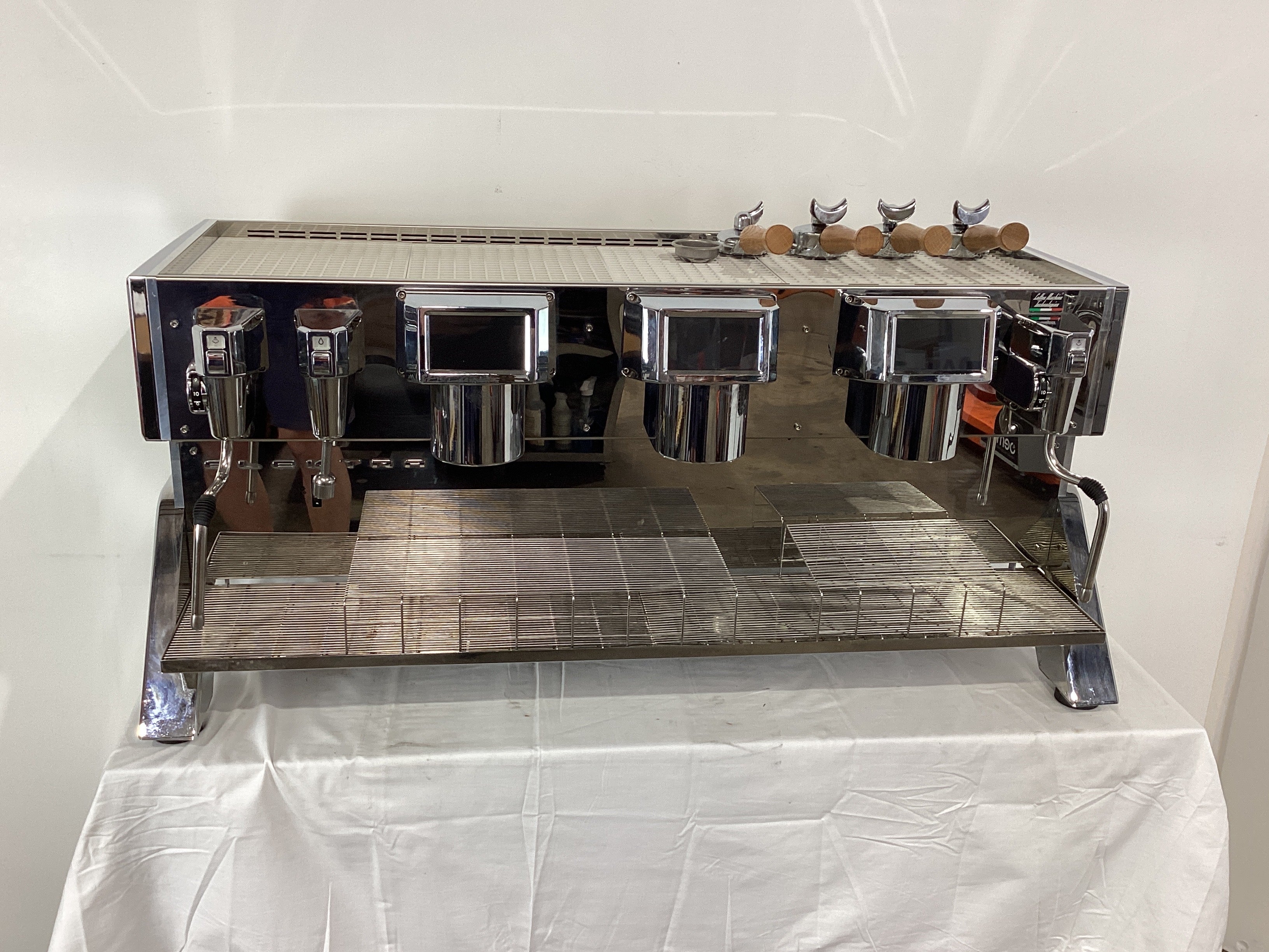 Elektra Indie 3 Group Commercial Espresso Machine - Professional Coffee Maker for Cafes, Restaurants & Offices - Perfect for Baristas & Coffee Lovers
