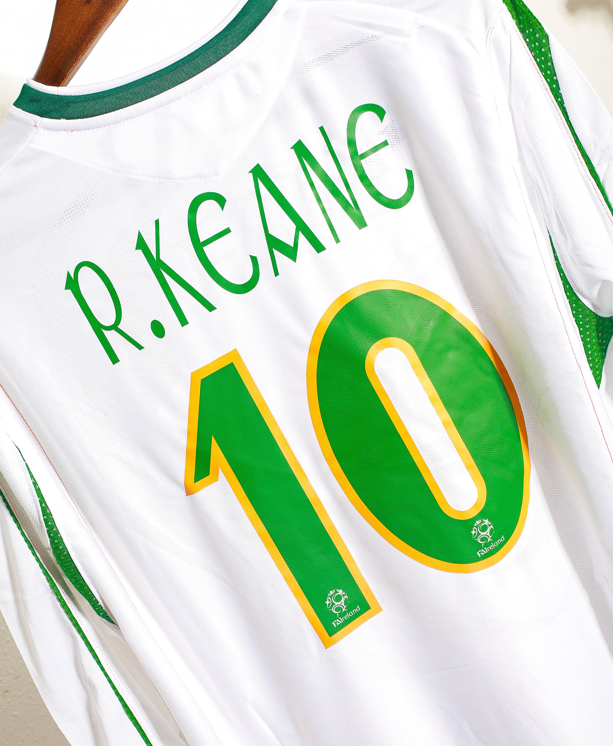 2008 Ireland Away Long Sleeve Soccer Jersey #10 Robbie Keane BNWT (XL) - Vintage Football Shirt for Collectors & Match Days