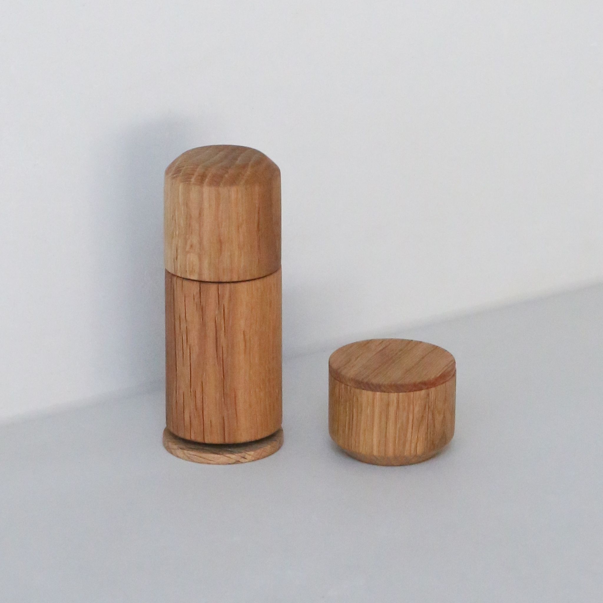 EKTA LIVING 'Crush Me' Premium Salt and Pepper Grinder Set - Handcrafted Oiled Oak Wood - Perfect for Kitchen, Dining Table & Gourmet Cooking