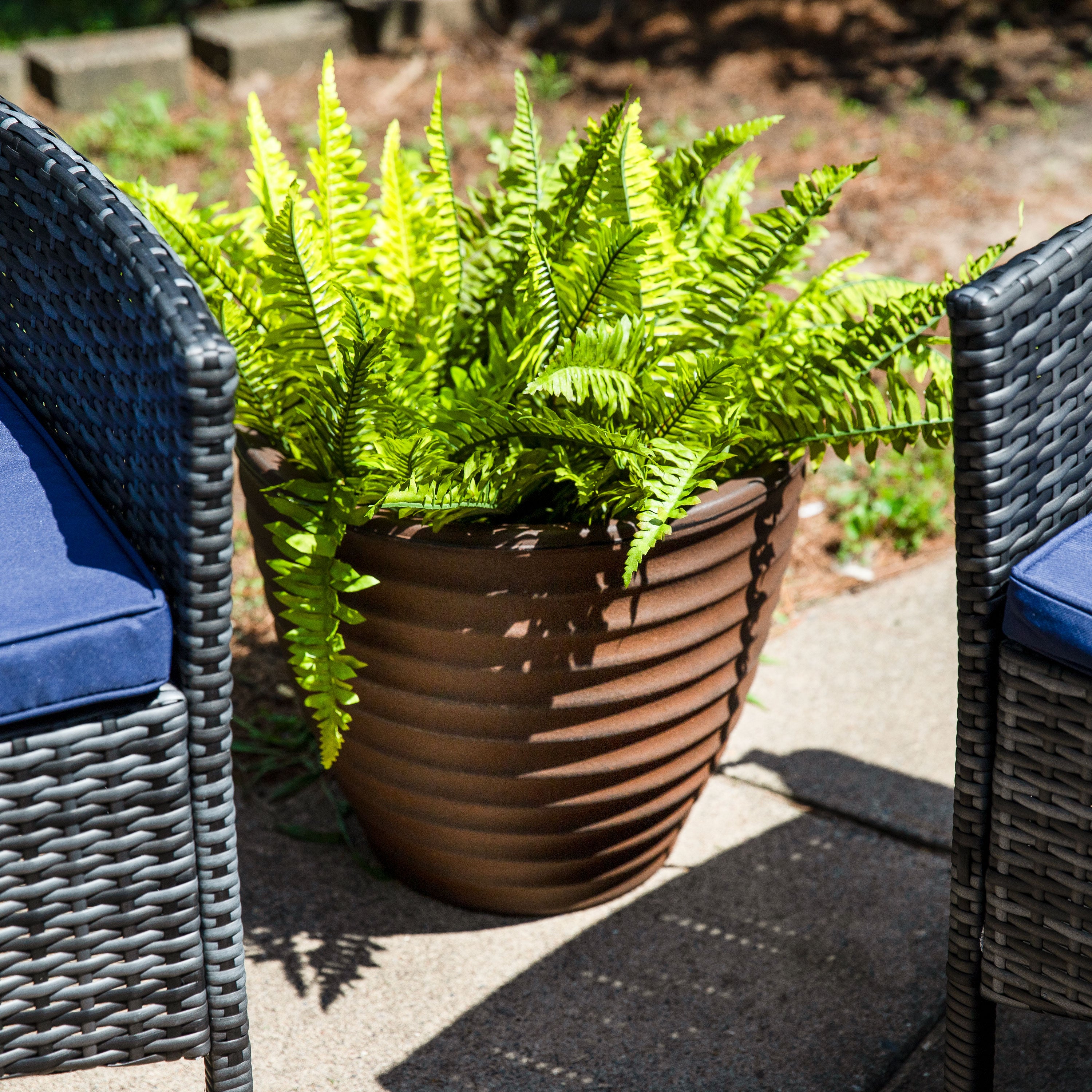Sunnydaze Polyresin Ribbed Outdoor Plant Pot - Rust-Resistant Garden Decor for Patio, Deck & Balcony | Perfect for Succulents, Herbs & Flowers