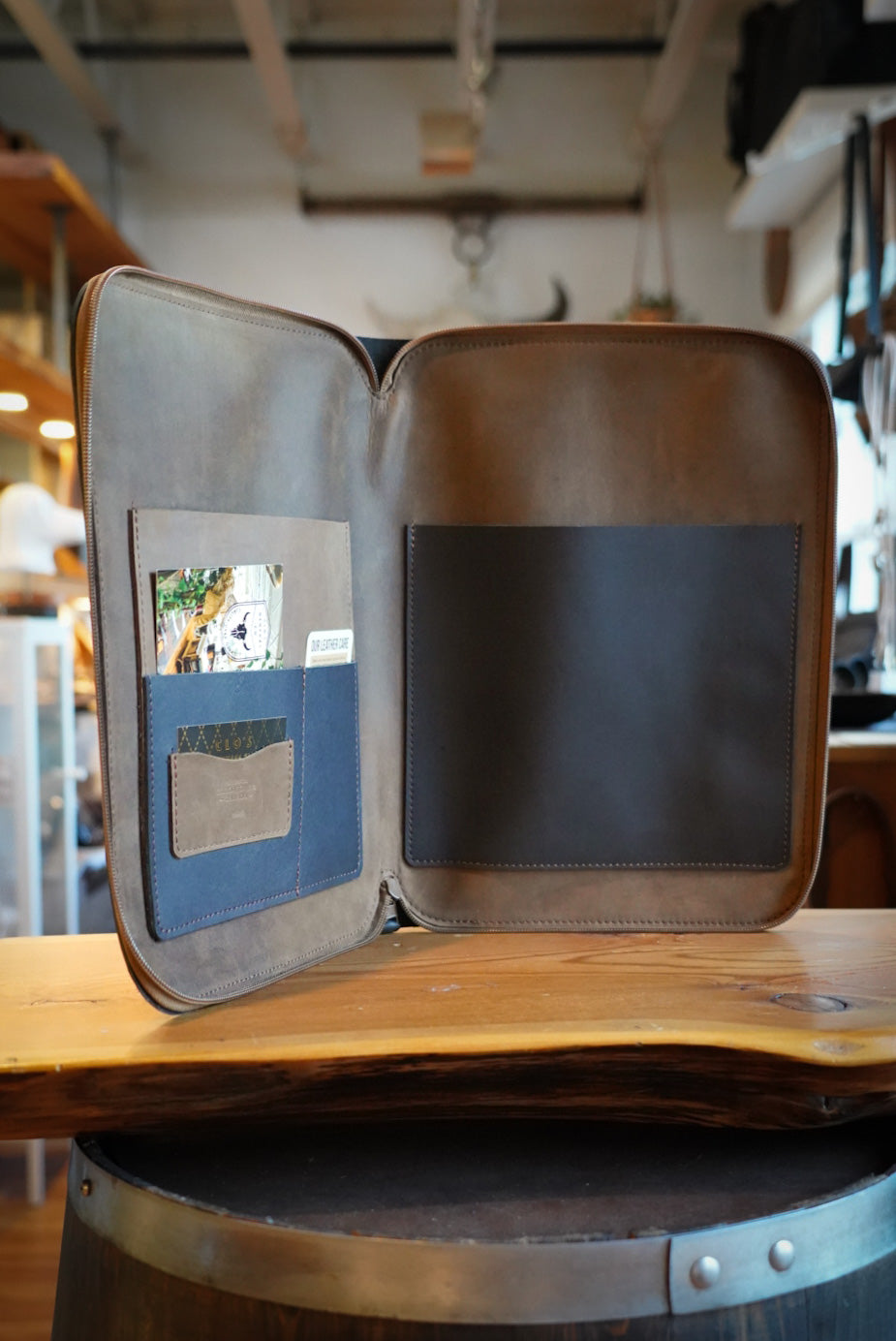 Professional Leather Padfolio Portfolio - Rebel Rust & Flat Black - Perfect for Business Meetings, Presentations, and Office Organization
